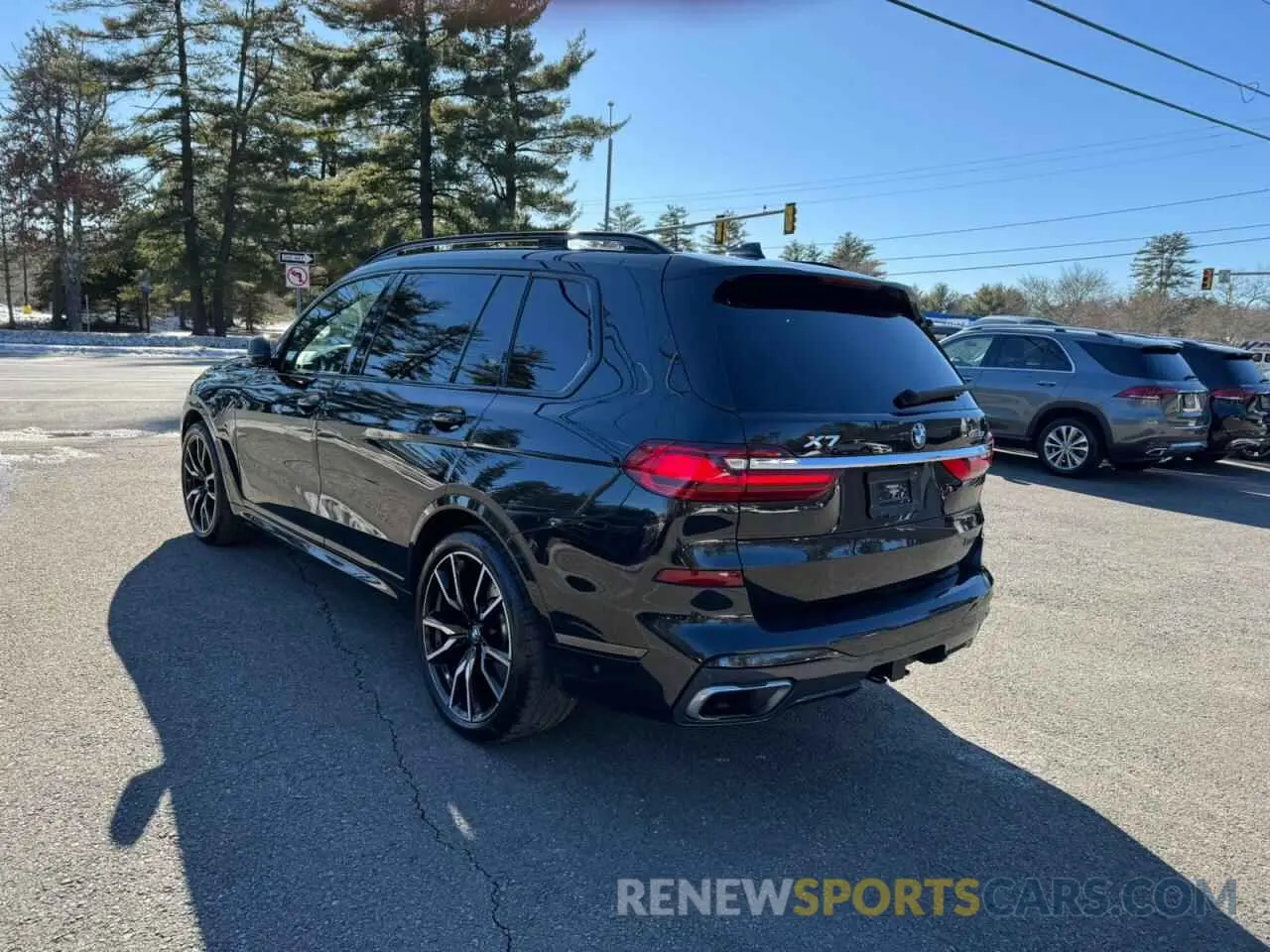 4 Photograph of a damaged car 5UXCX4C52KLB39539 BMW X7 2019