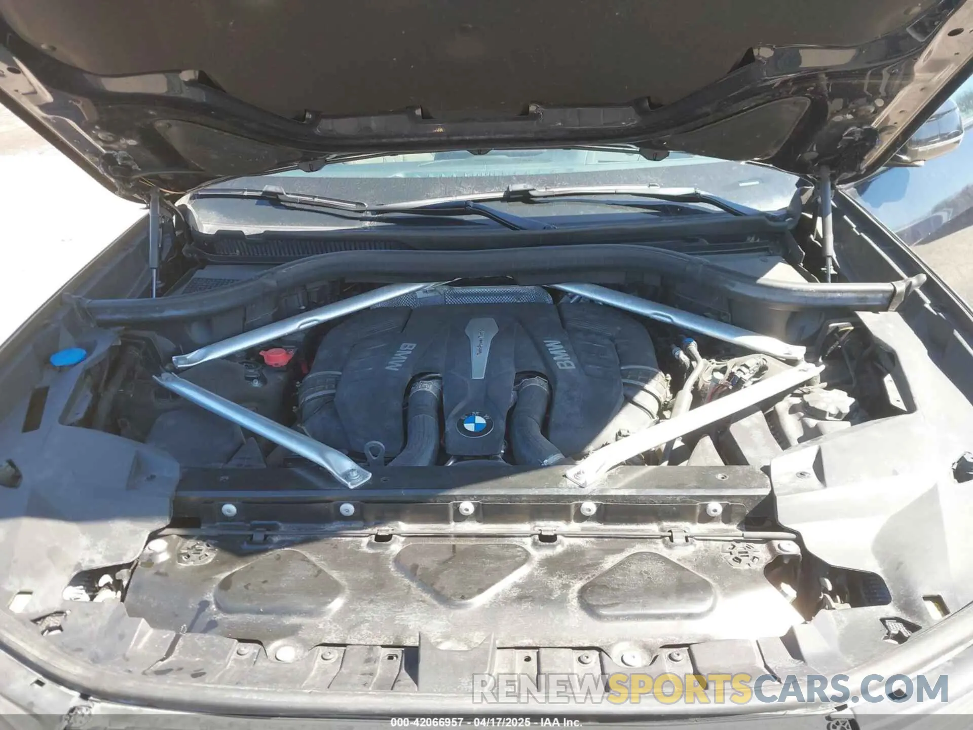 10 Photograph of a damaged car 5UXCX4C52KLS36334 BMW X7 2019