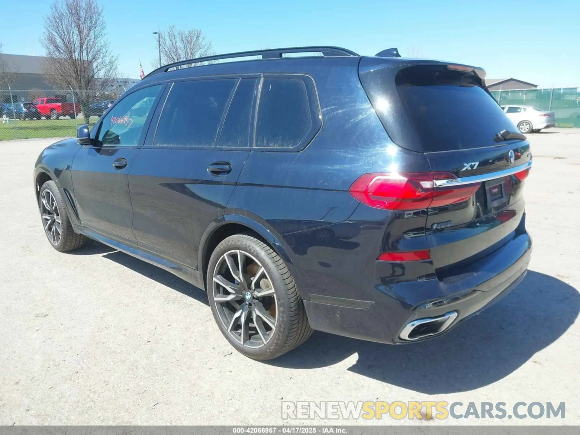 3 Photograph of a damaged car 5UXCX4C52KLS36334 BMW X7 2019
