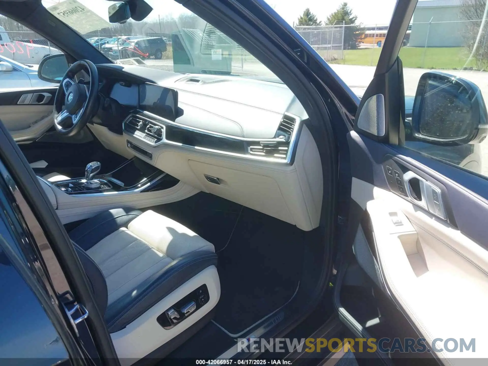 5 Photograph of a damaged car 5UXCX4C52KLS36334 BMW X7 2019