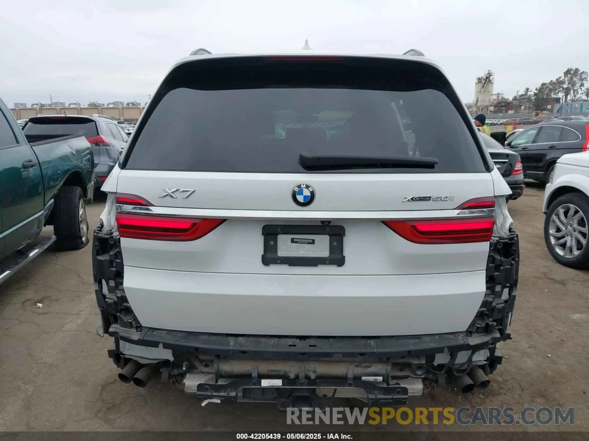 17 Фотография поврежденного автомобиля 5UXCX4C54KLS38182 BMW X7 2019