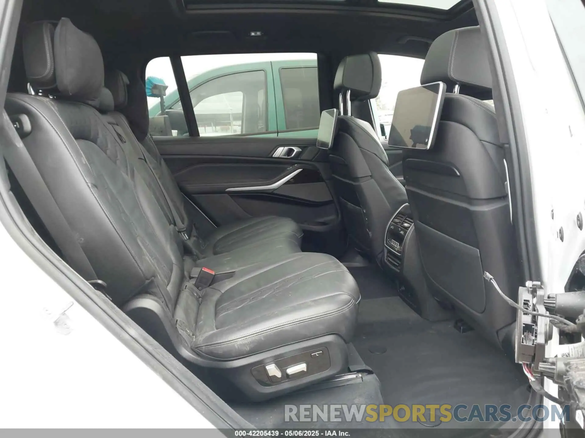 8 Фотография поврежденного автомобиля 5UXCX4C54KLS38182 BMW X7 2019
