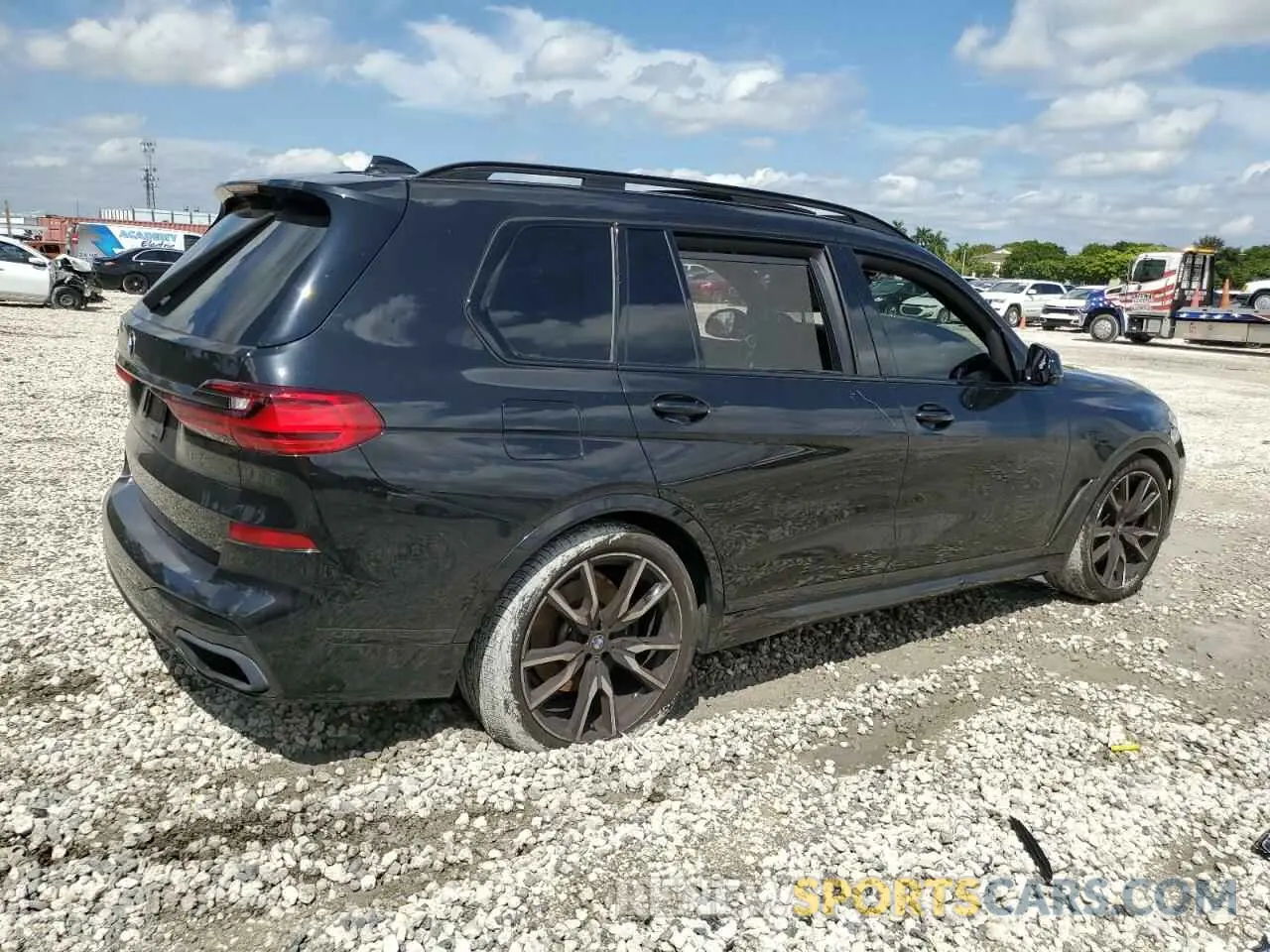 3 Photograph of a damaged car 5UXCX4C55KLS38711 BMW X7 2019