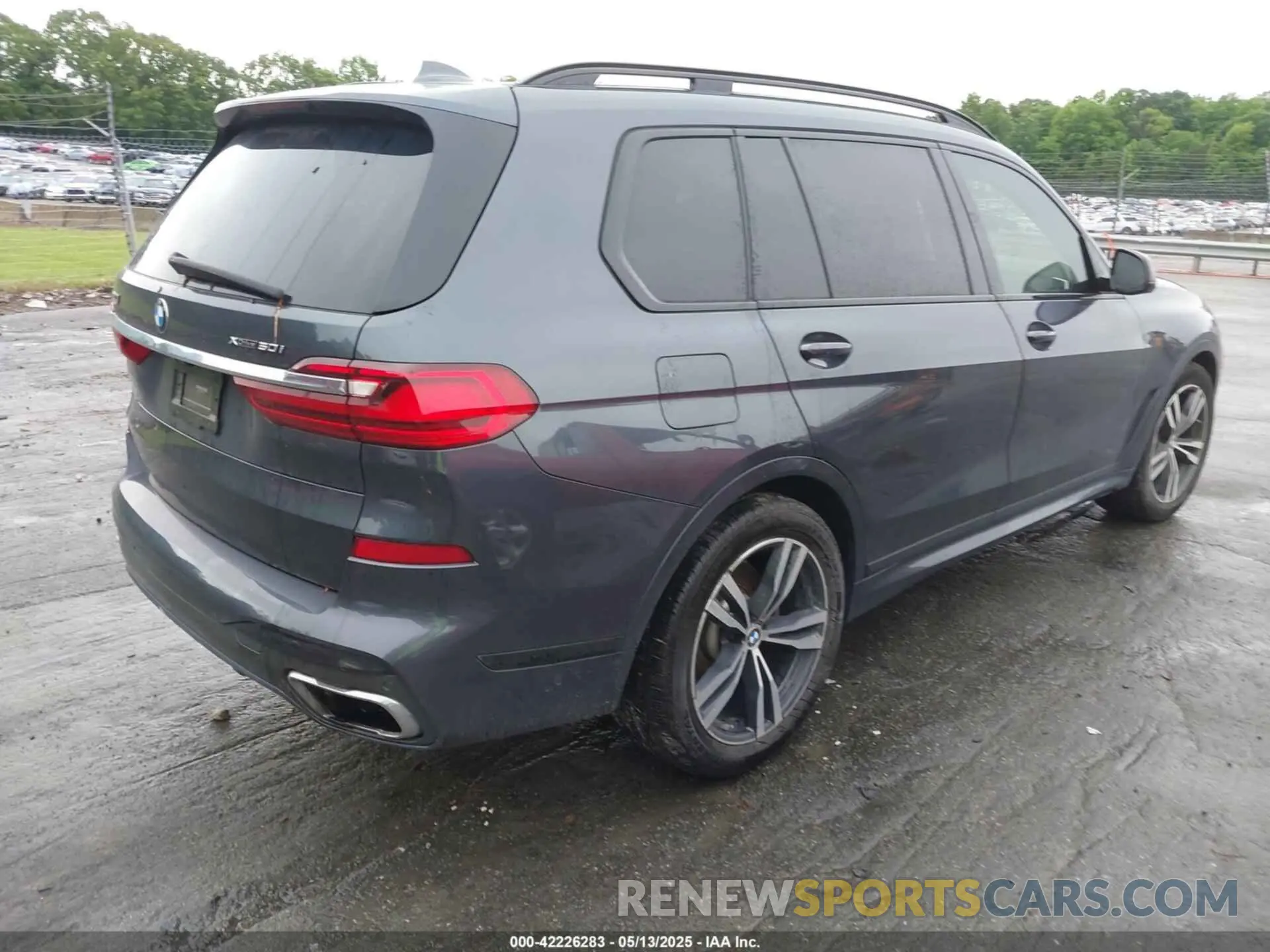 4 Photograph of a damaged car 5UXCX4C57KLS37656 BMW X7 2019