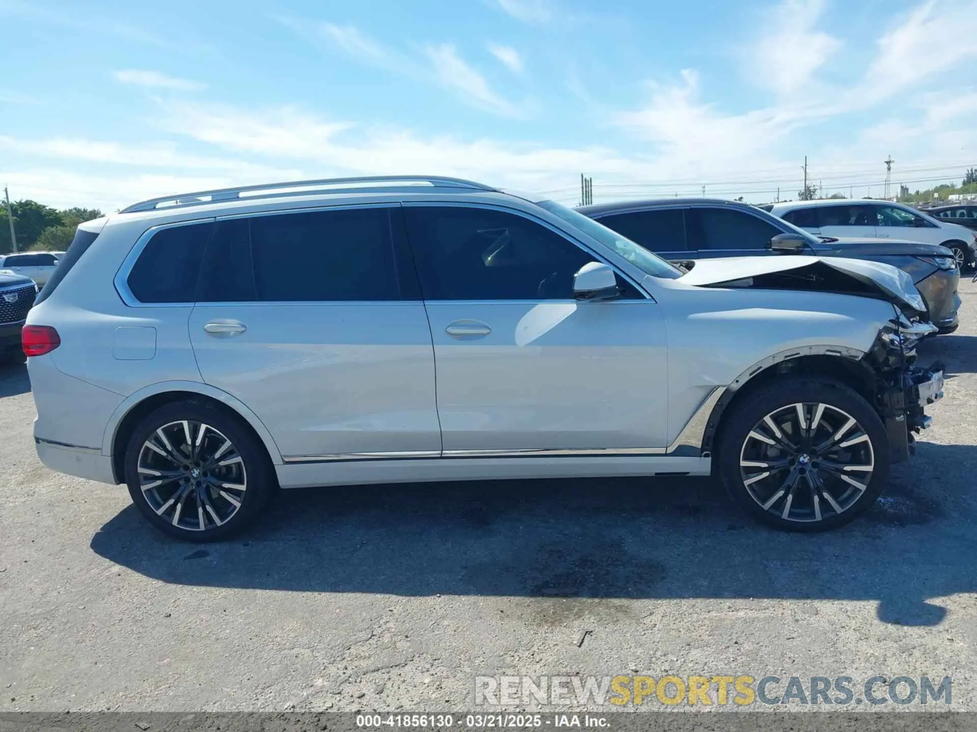 14 Фотография поврежденного автомобиля 5UXCW2C00L9A03002 BMW X7 2020