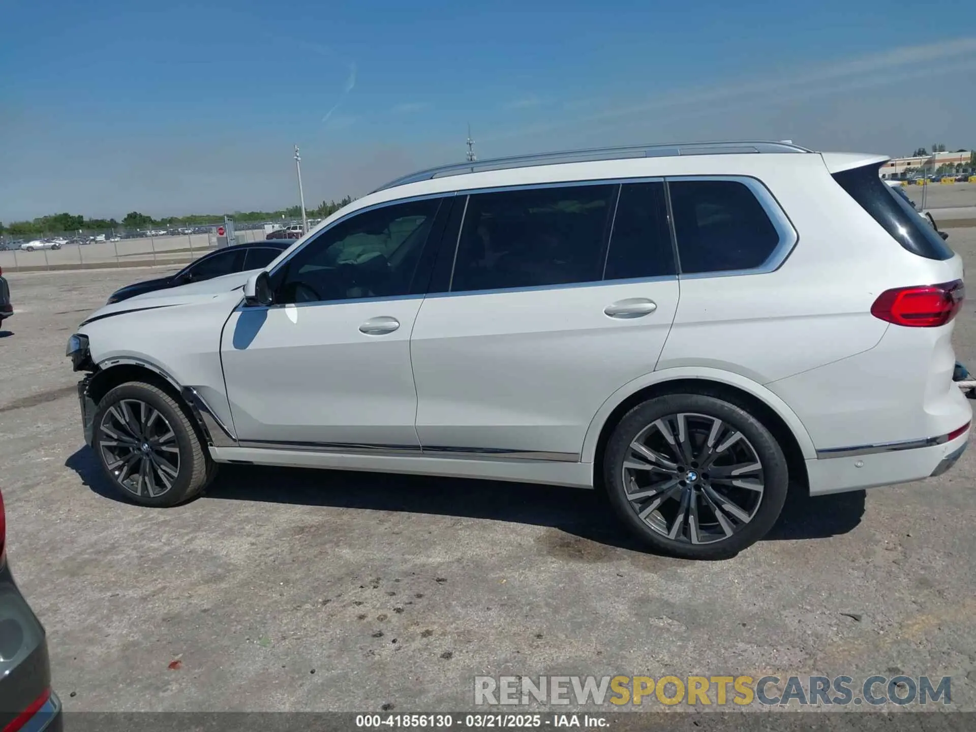 15 Фотография поврежденного автомобиля 5UXCW2C00L9A03002 BMW X7 2020