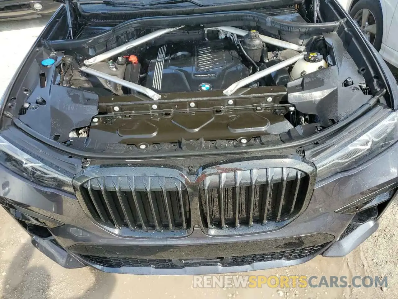 12 Photograph of a damaged car 5UXCW2C00L9C94231 BMW X7 2020