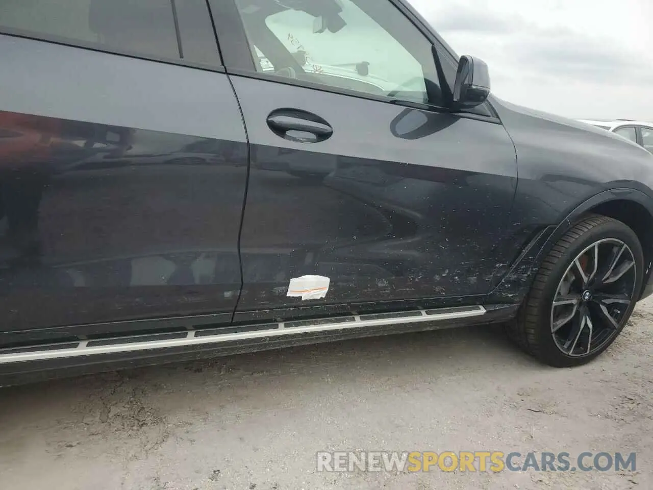 13 Photograph of a damaged car 5UXCW2C00L9C94231 BMW X7 2020