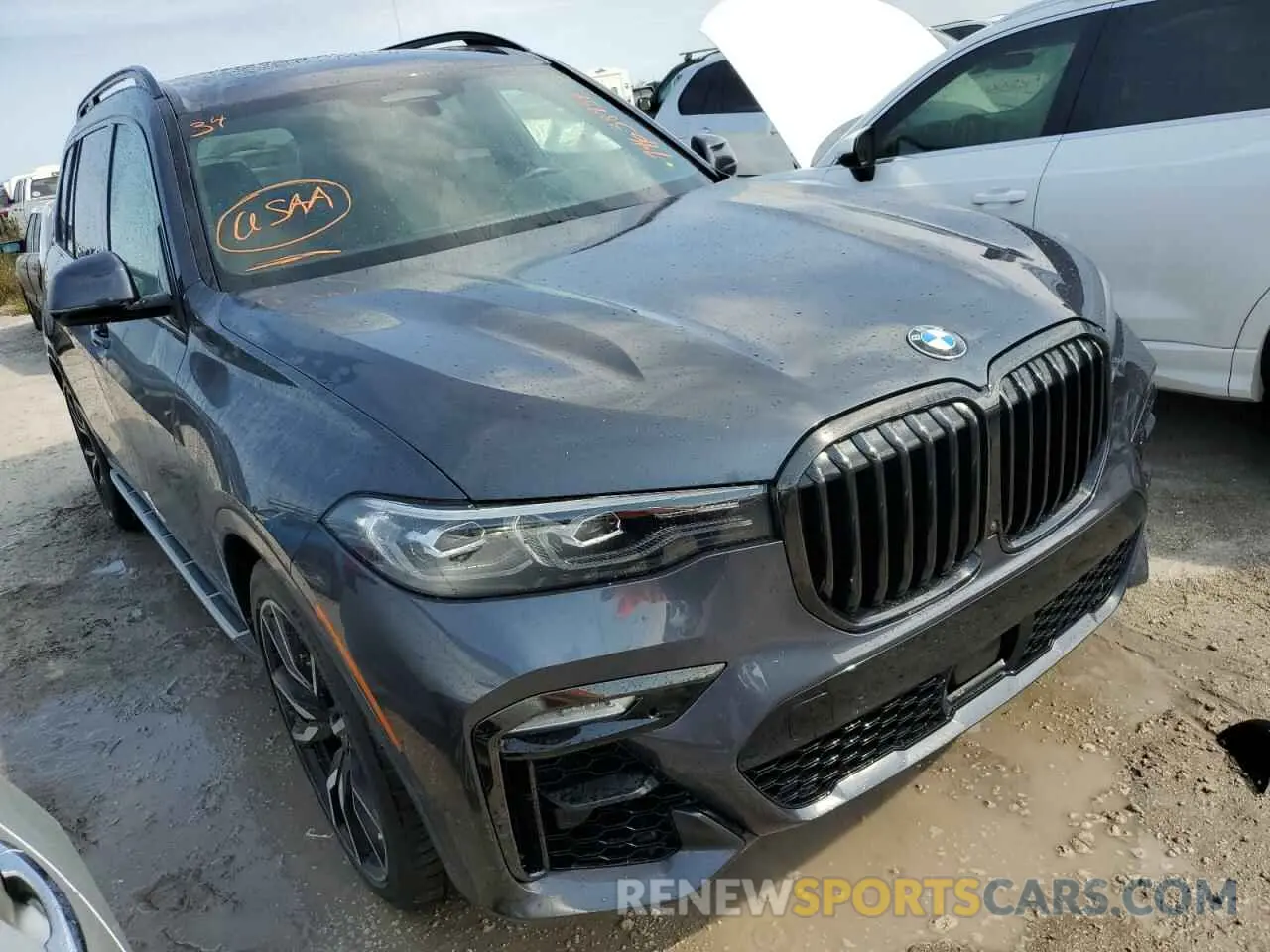 4 Photograph of a damaged car 5UXCW2C00L9C94231 BMW X7 2020
