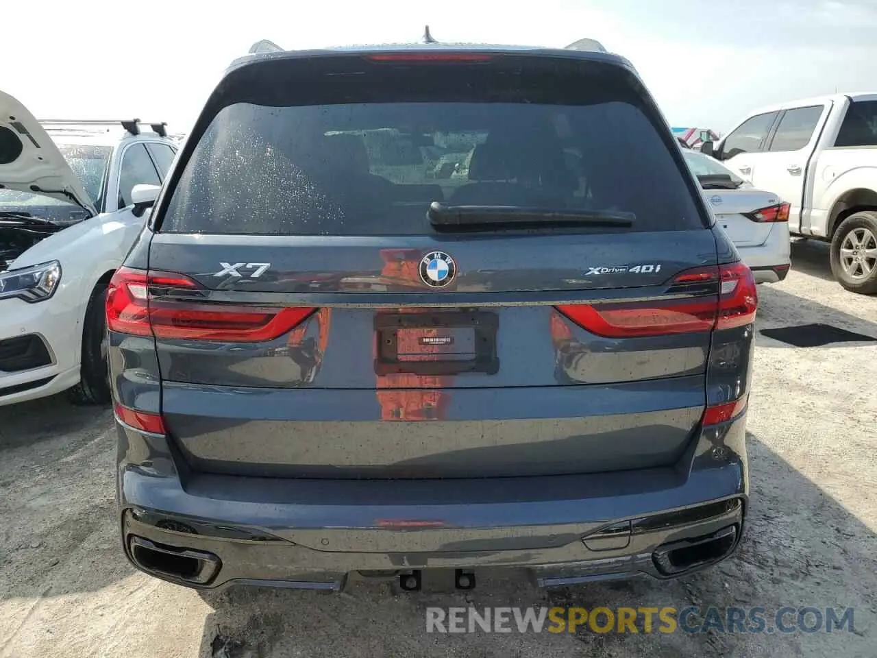 6 Photograph of a damaged car 5UXCW2C00L9C94231 BMW X7 2020