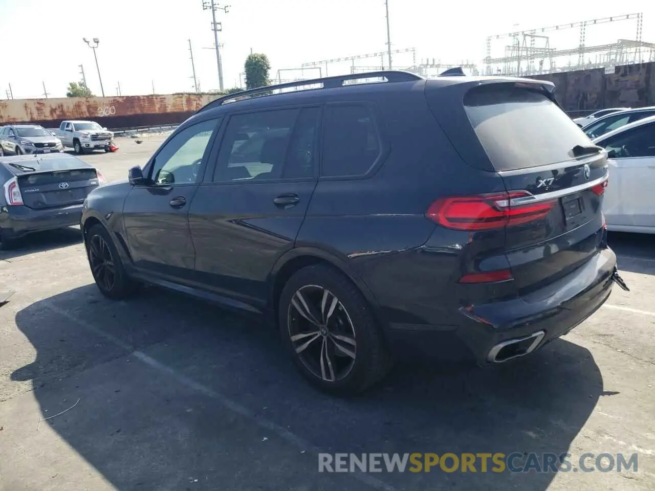 2 Photograph of a damaged car 5UXCW2C00L9D07382 BMW X7 2020