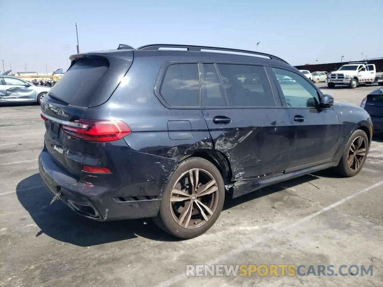 3 Photograph of a damaged car 5UXCW2C00L9D07382 BMW X7 2020