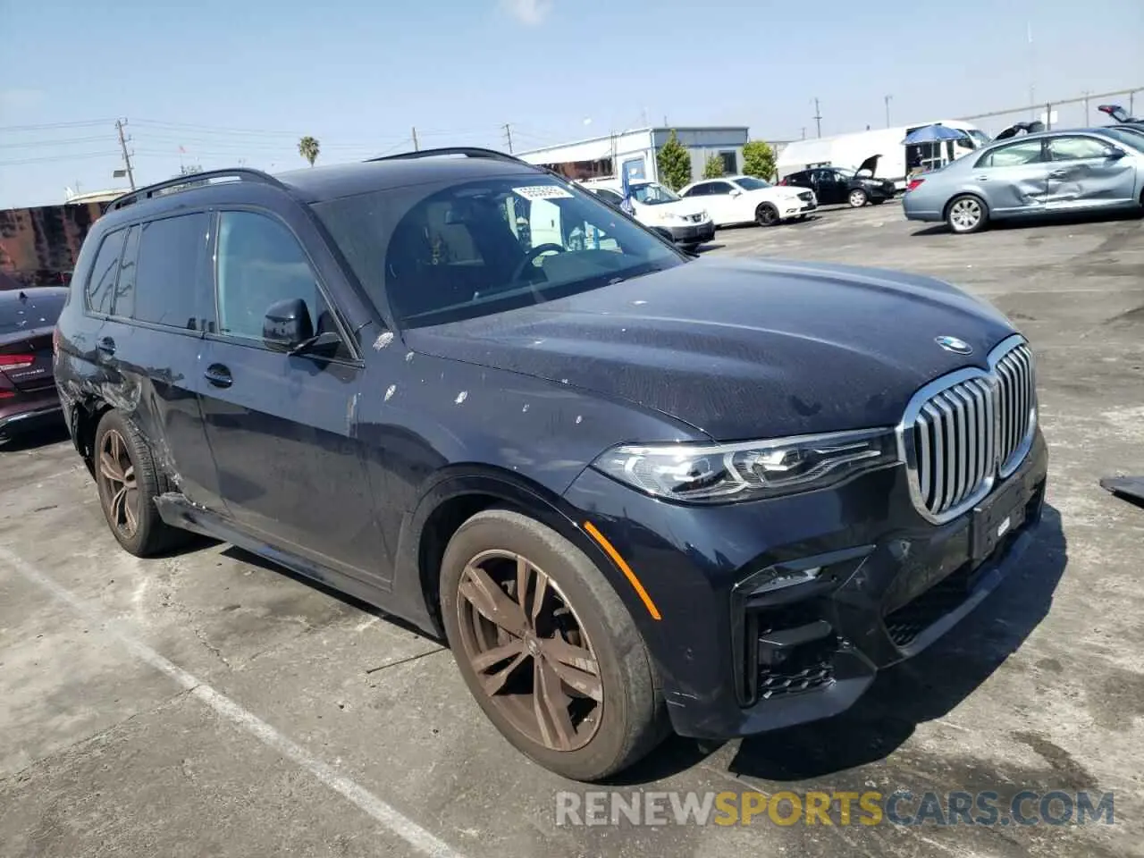 4 Photograph of a damaged car 5UXCW2C00L9D07382 BMW X7 2020