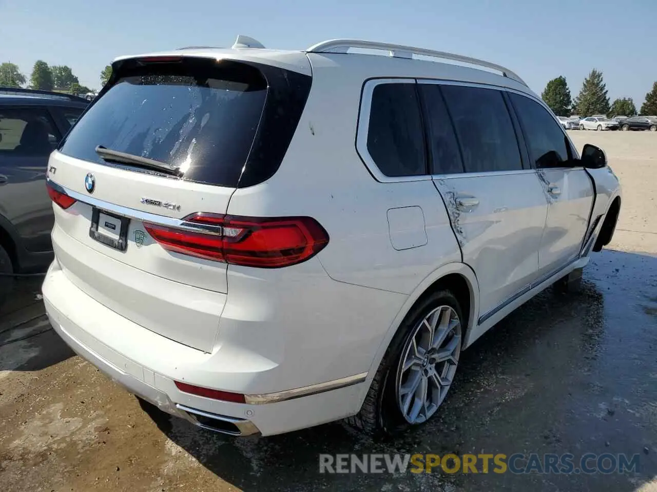 3 Photograph of a damaged car 5UXCW2C02L9A01946 BMW X7 2020