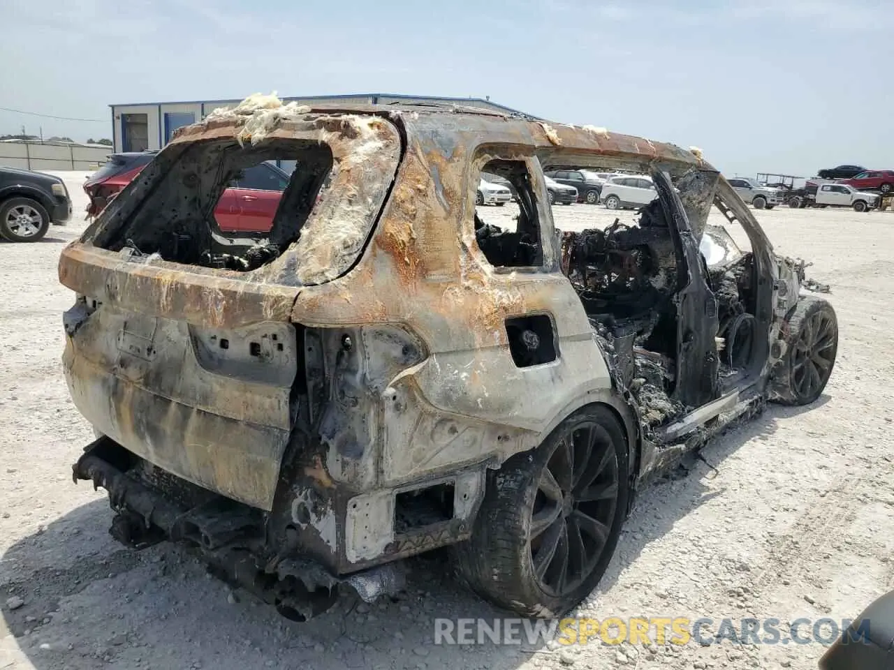 3 Photograph of a damaged car 5UXCW2C03L9C49557 BMW X7 2020