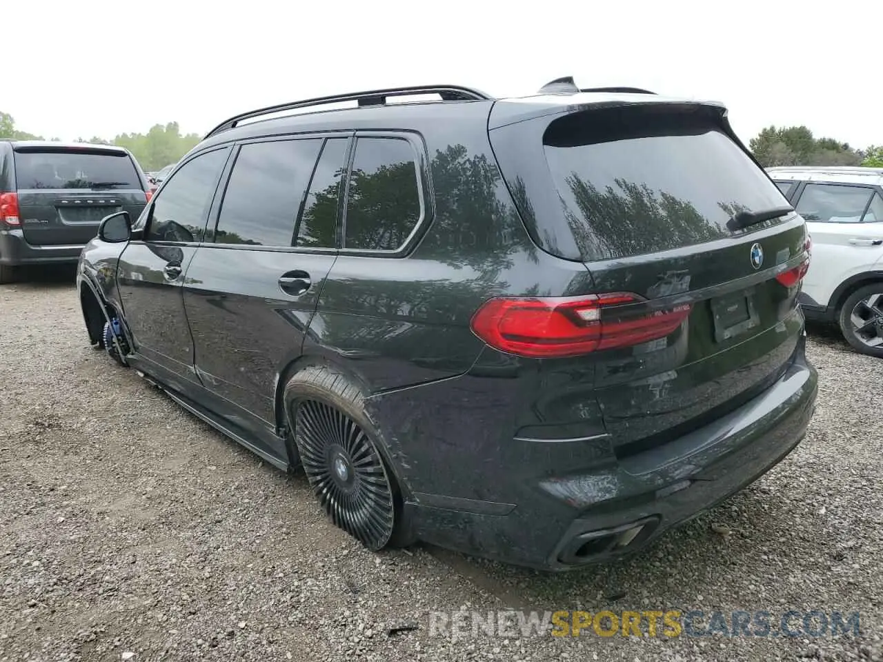 2 Photograph of a damaged car 5UXCW2C06L9A01481 BMW X7 2020