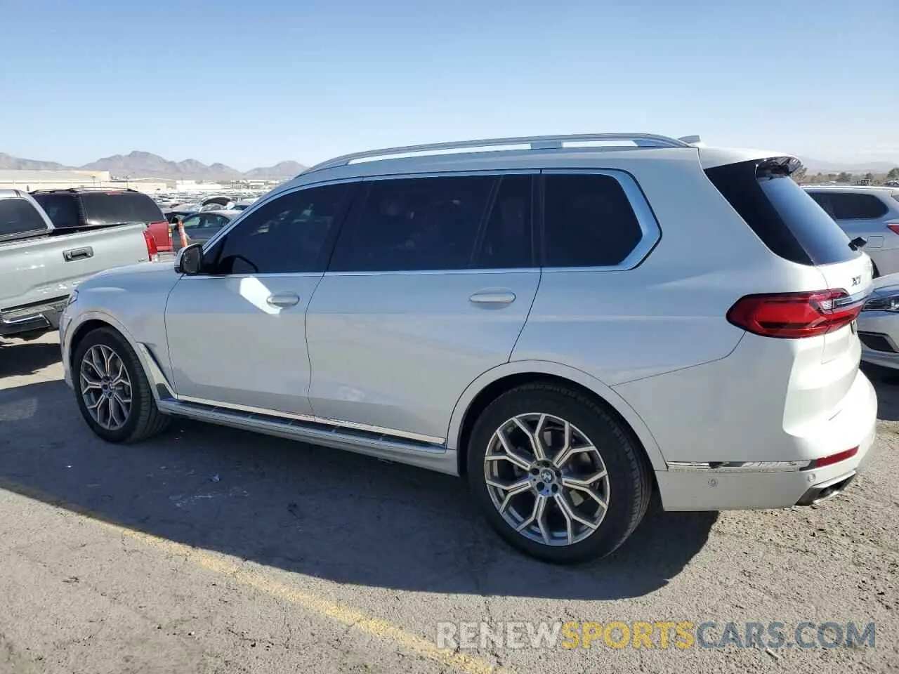 2 Photograph of a damaged car 5UXCW2C06L9A01738 BMW X7 2020