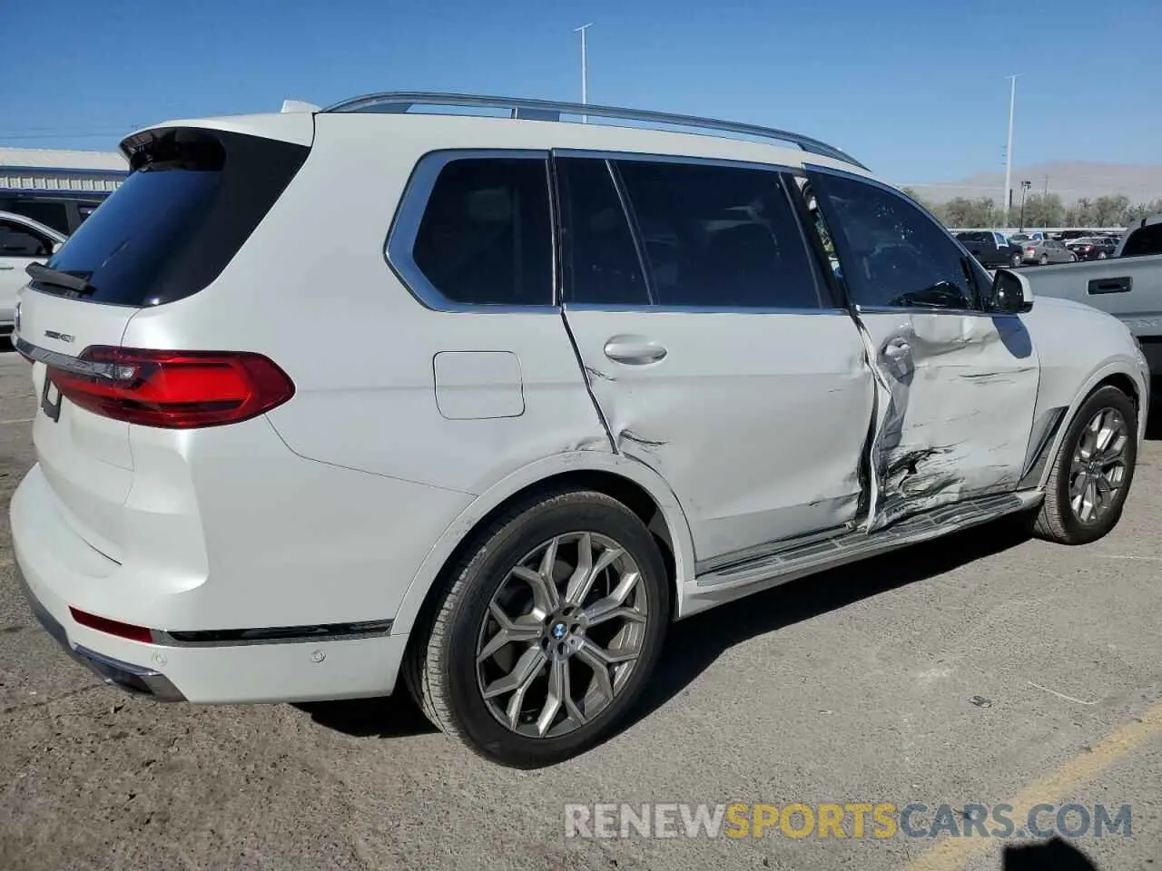 3 Photograph of a damaged car 5UXCW2C06L9A01738 BMW X7 2020