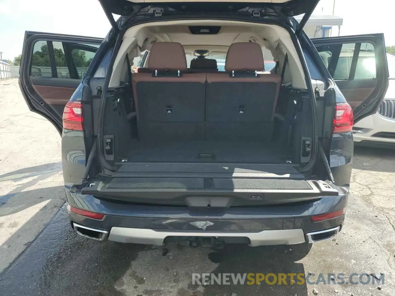 13 Photograph of a damaged car 5UXCW2C07L9B79657 BMW X7 2020