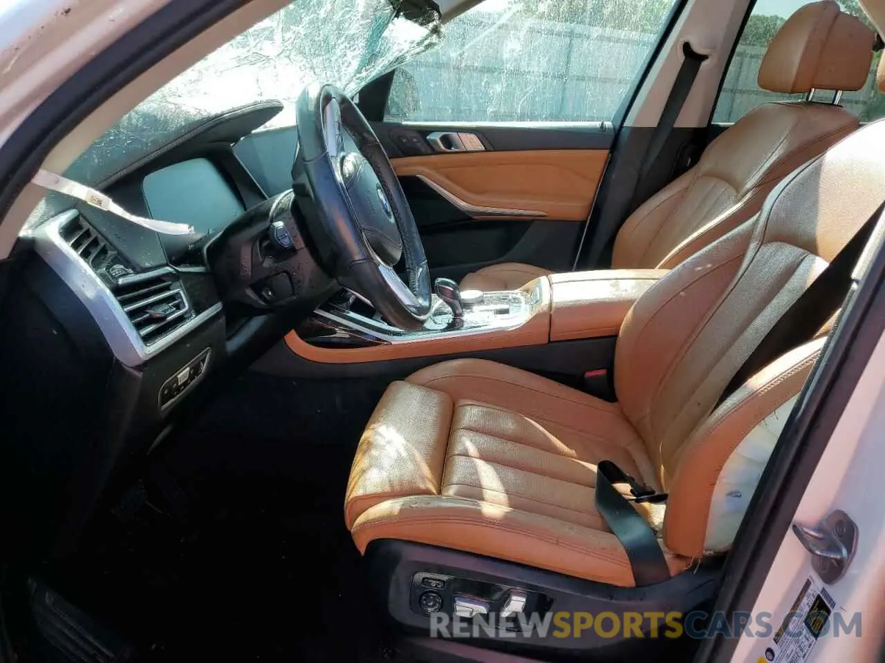 7 Photograph of a damaged car 5UXCW2C08L9B92949 BMW X7 2020