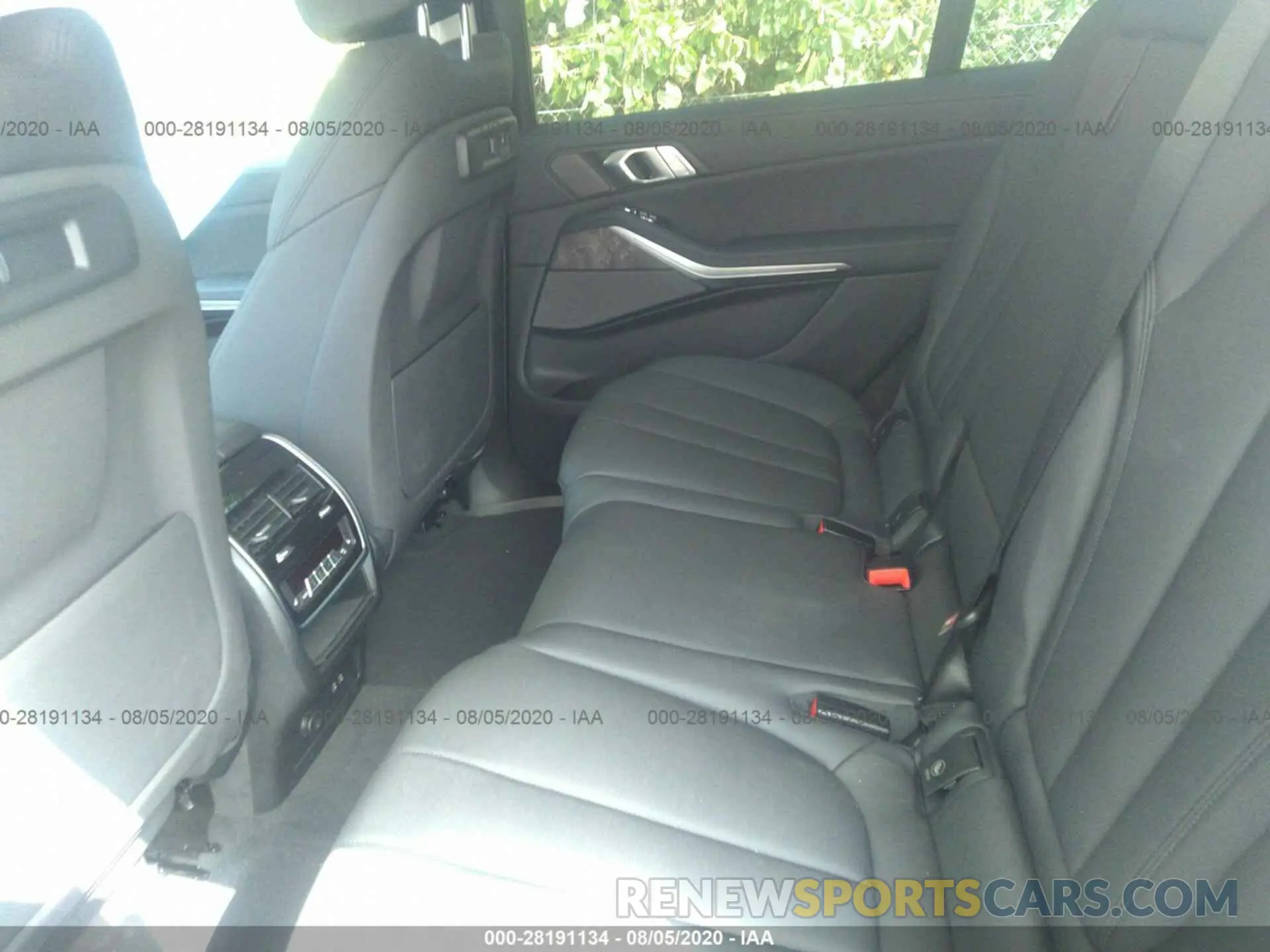 8 Photograph of a damaged car 5UXCW2C0XL9A01886 BMW X7 2020