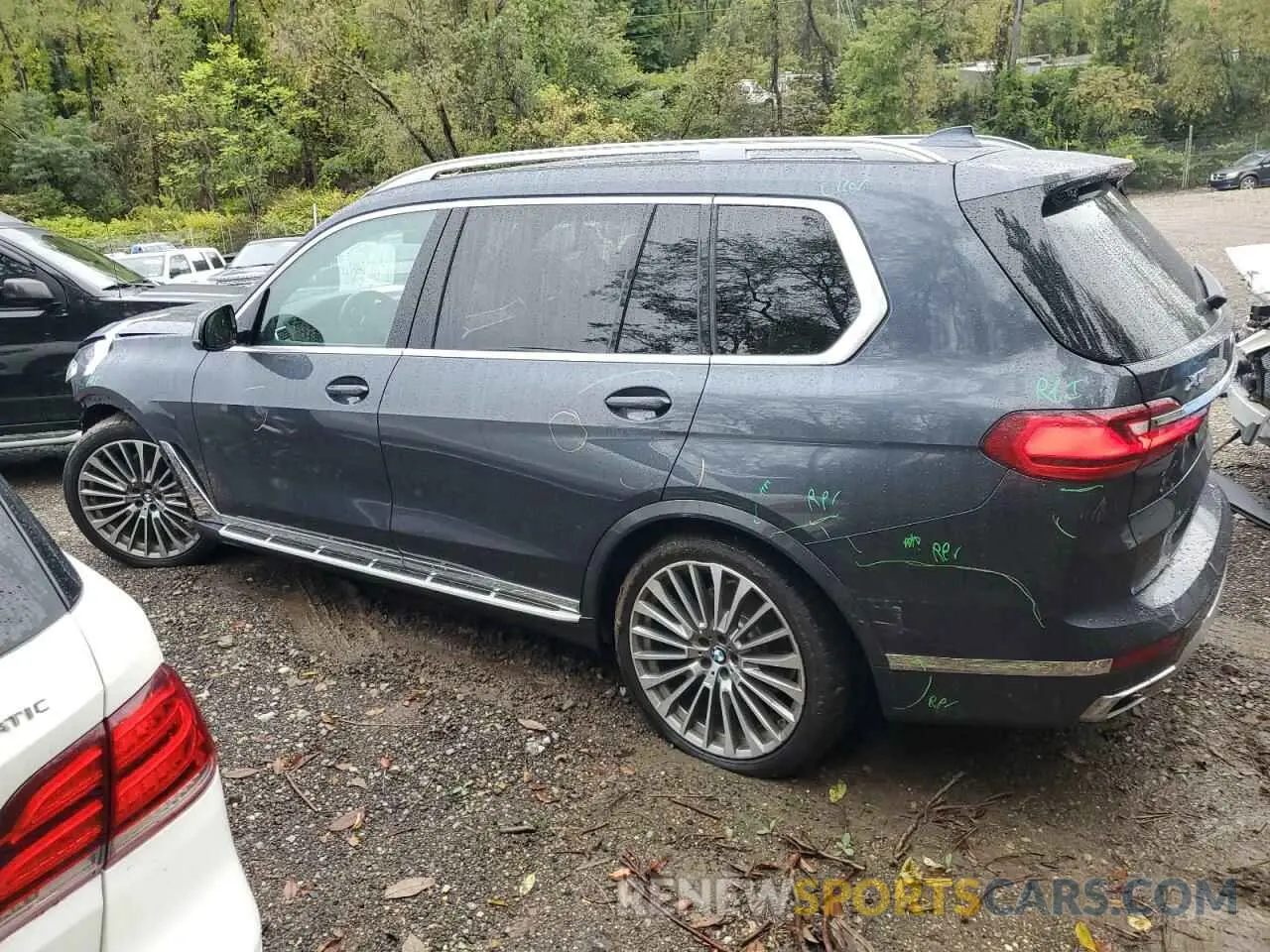 2 Photograph of a damaged car 5UXCW2C0XL9B15399 BMW X7 2020