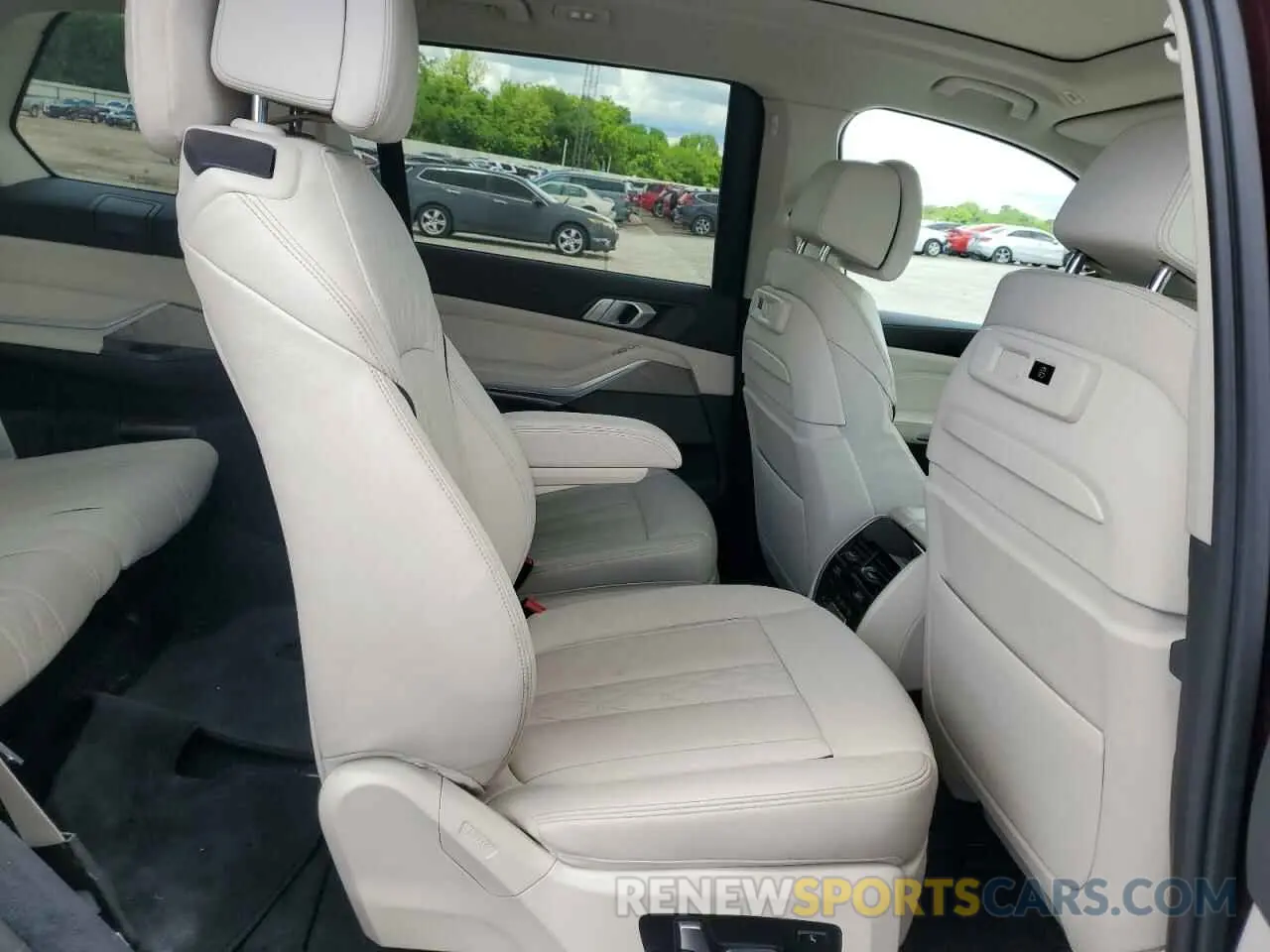 11 Photograph of a damaged car 5UXCW2C0XL9B72637 BMW X7 2020