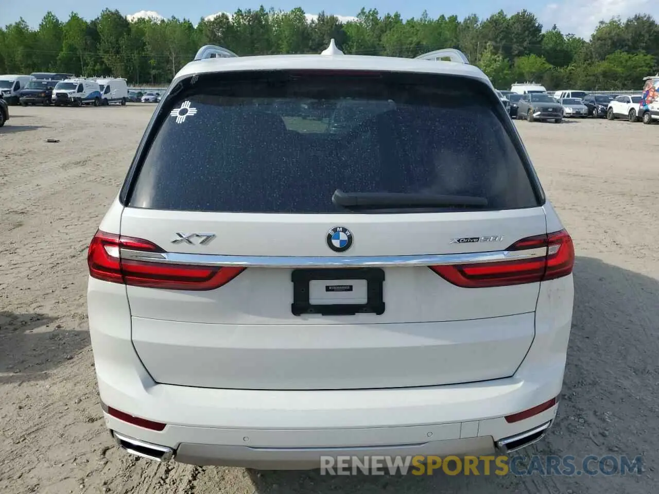 6 Photograph of a damaged car 5UXCX4C02LLS39370 BMW X7 2020