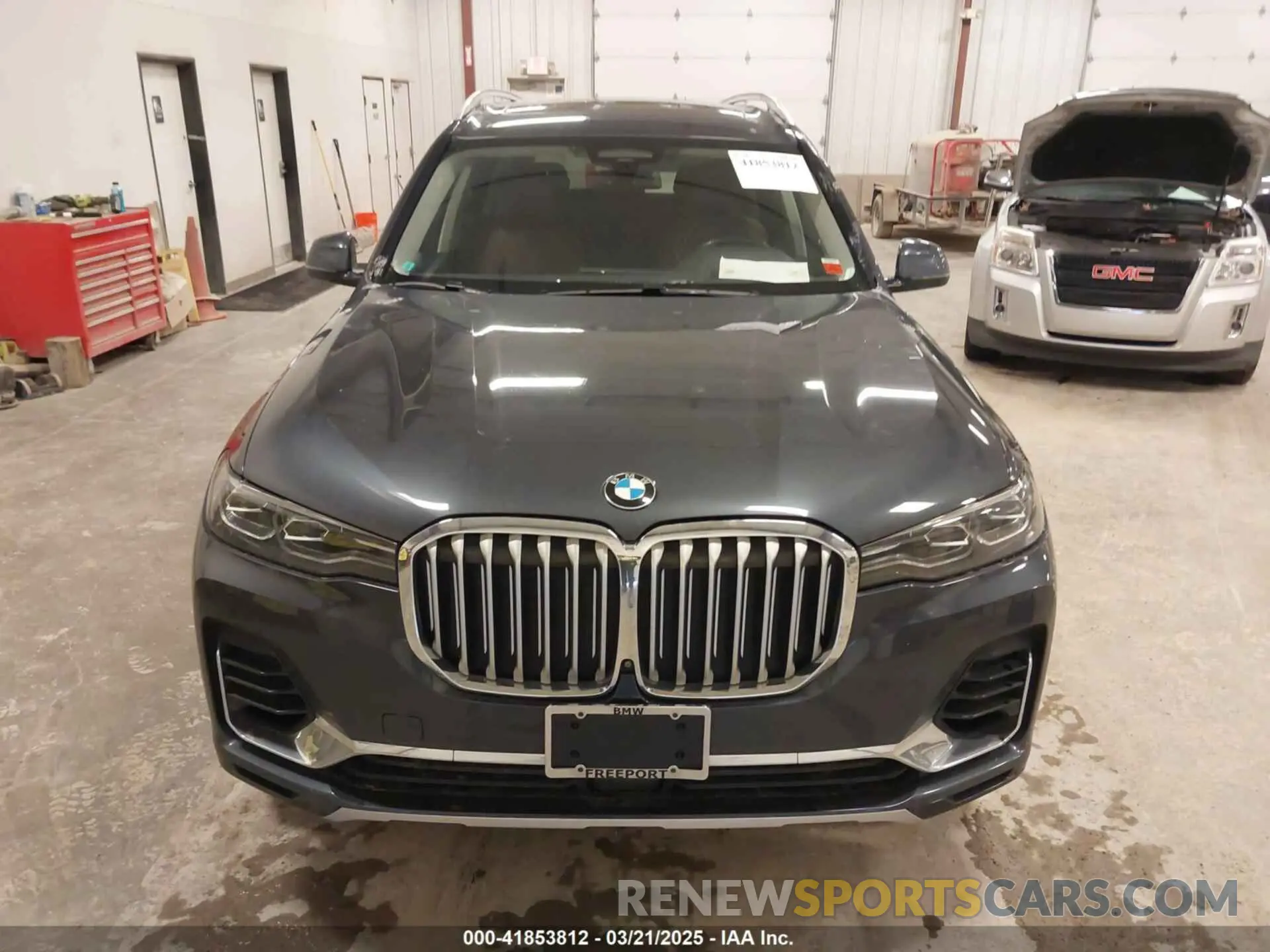 12 Photograph of a damaged car 5UXCX4C06L9B21158 BMW X7 2020