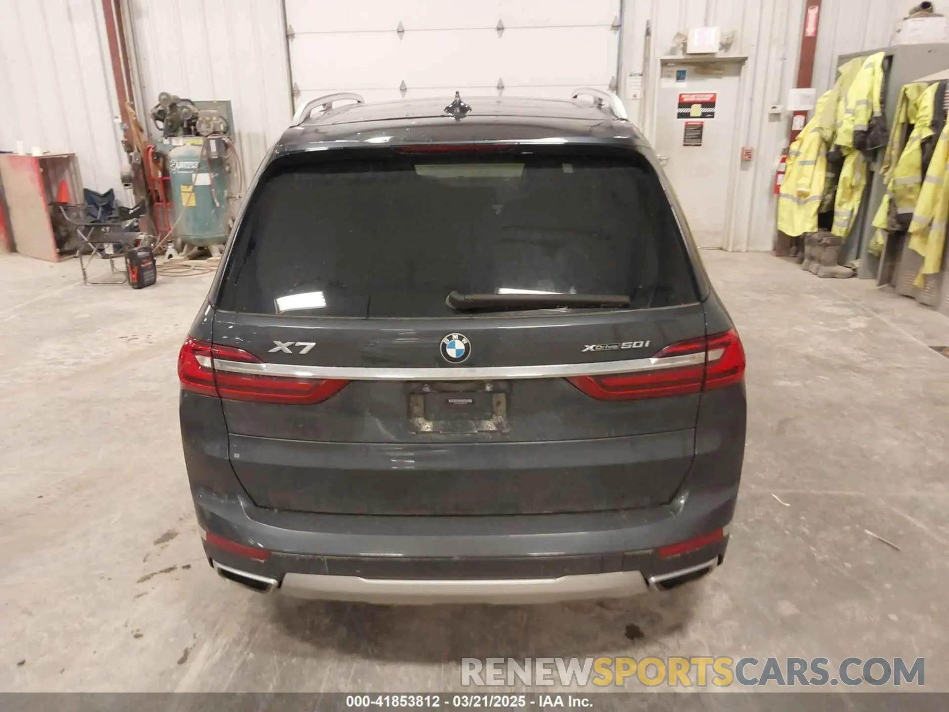16 Photograph of a damaged car 5UXCX4C06L9B21158 BMW X7 2020