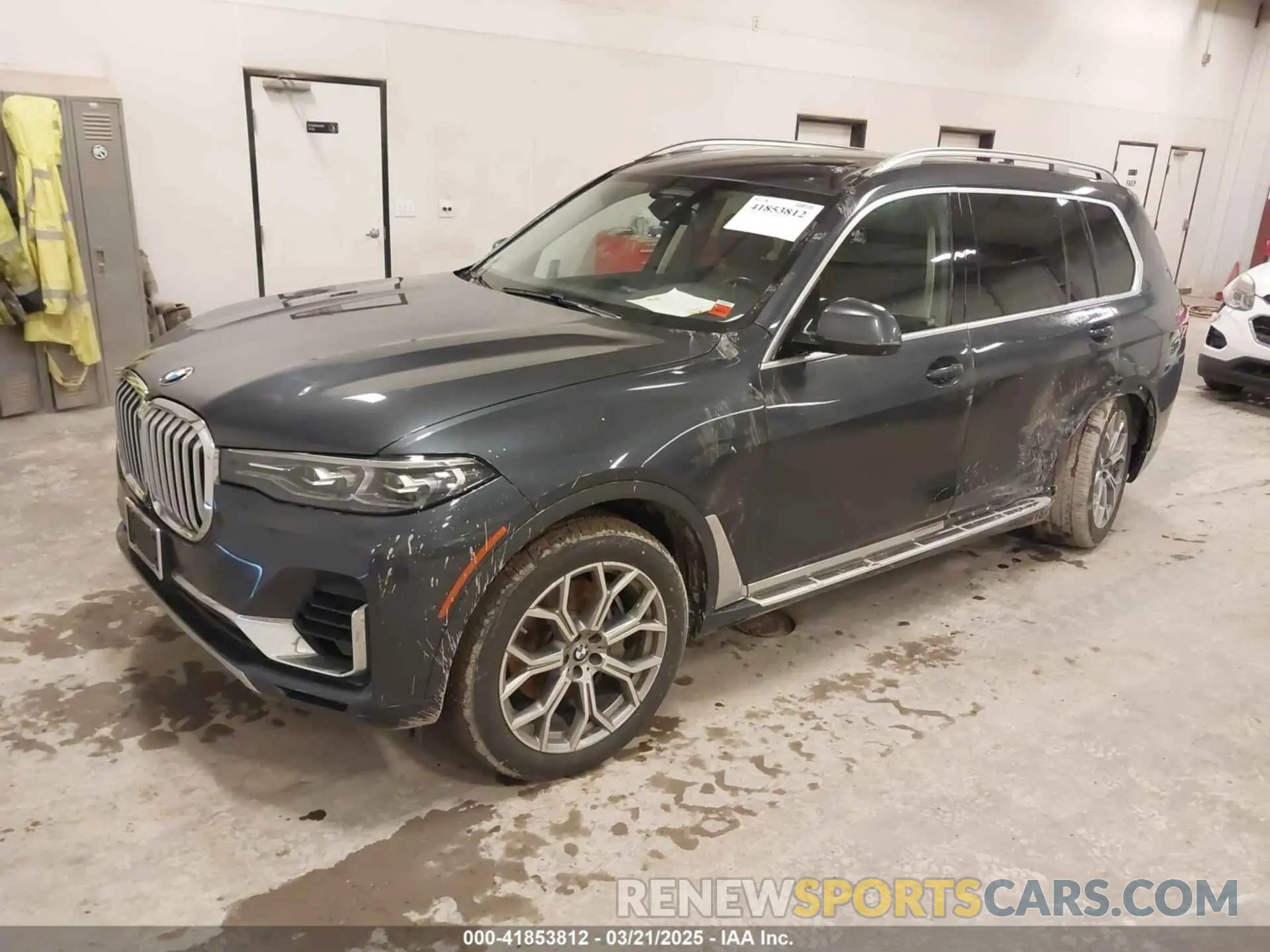 2 Photograph of a damaged car 5UXCX4C06L9B21158 BMW X7 2020