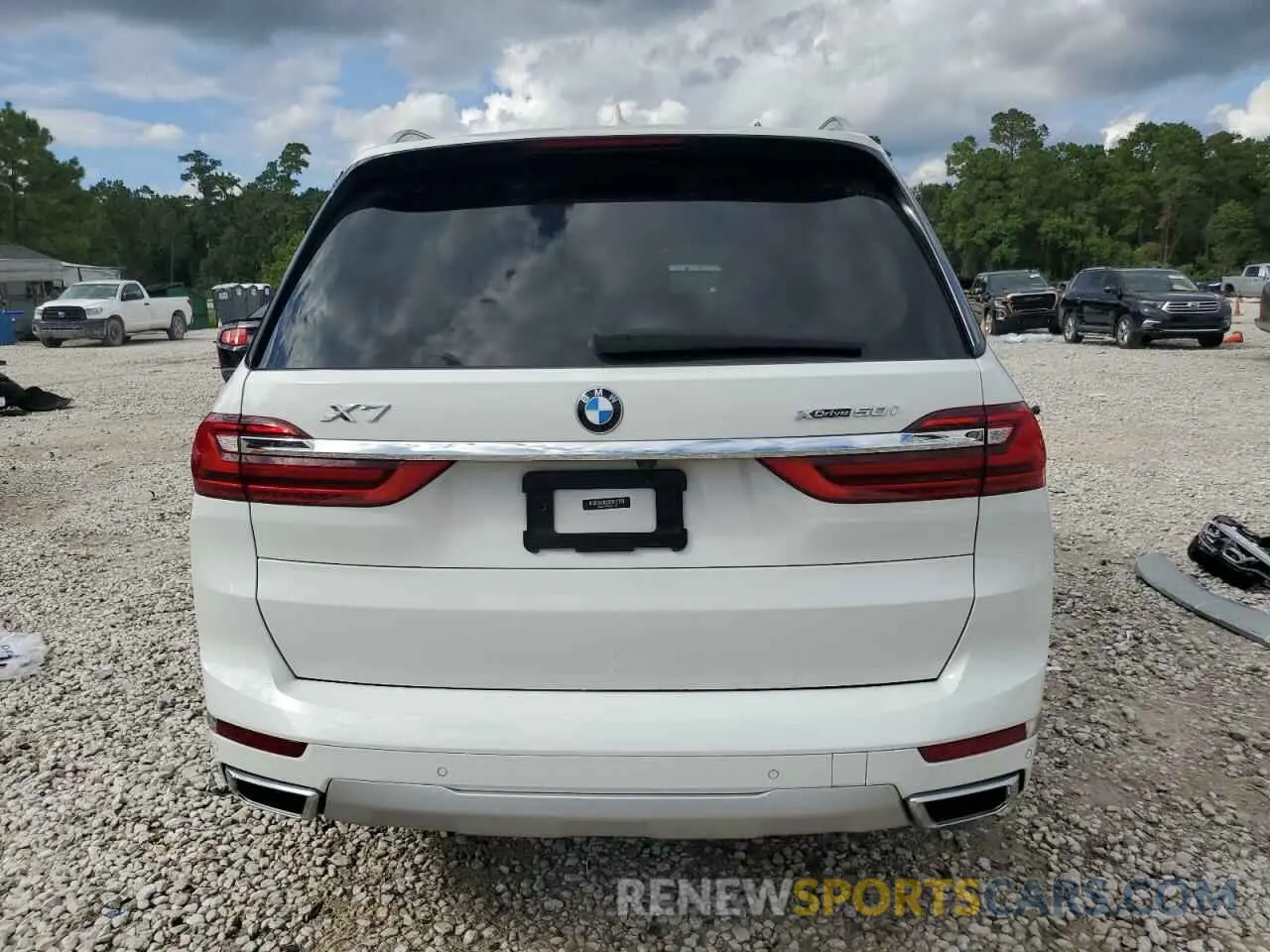 6 Photograph of a damaged car 5UXCX4C07L9C89150 BMW X7 2020