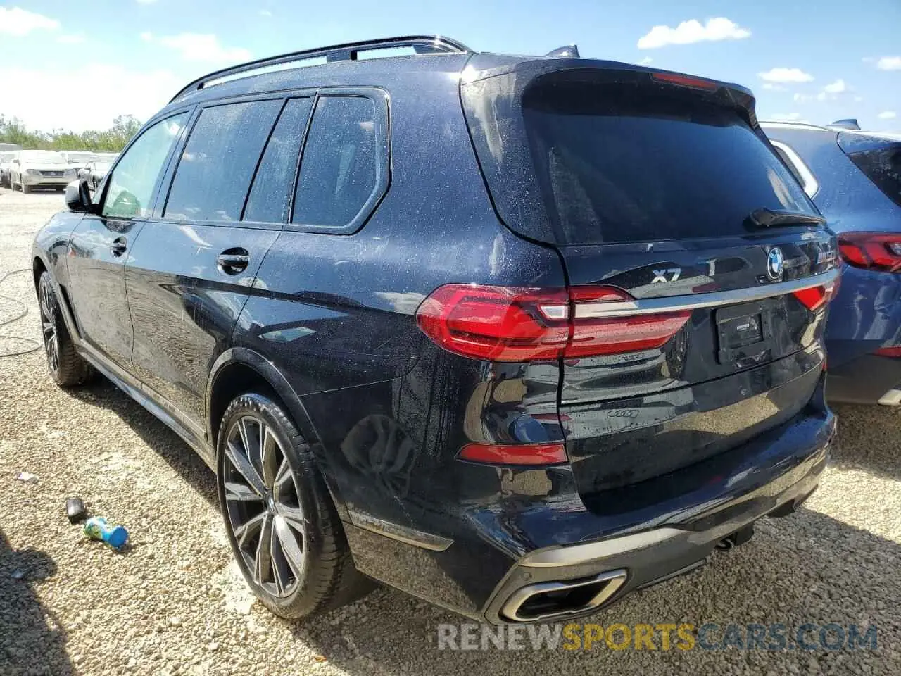 3 Photograph of a damaged car 5UXCX6C00L9B79536 BMW X7 2020
