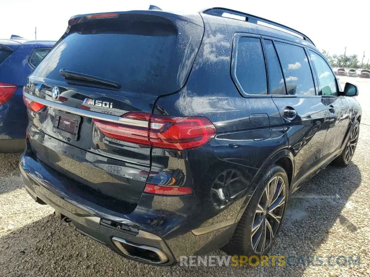 4 Photograph of a damaged car 5UXCX6C00L9B79536 BMW X7 2020