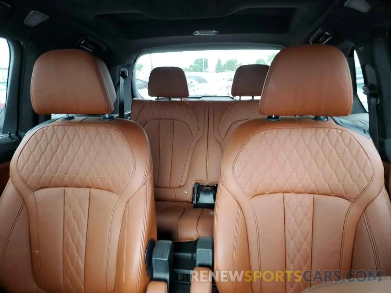 10 Photograph of a damaged car 5UXCX6C04L9B99921 BMW X7 2020