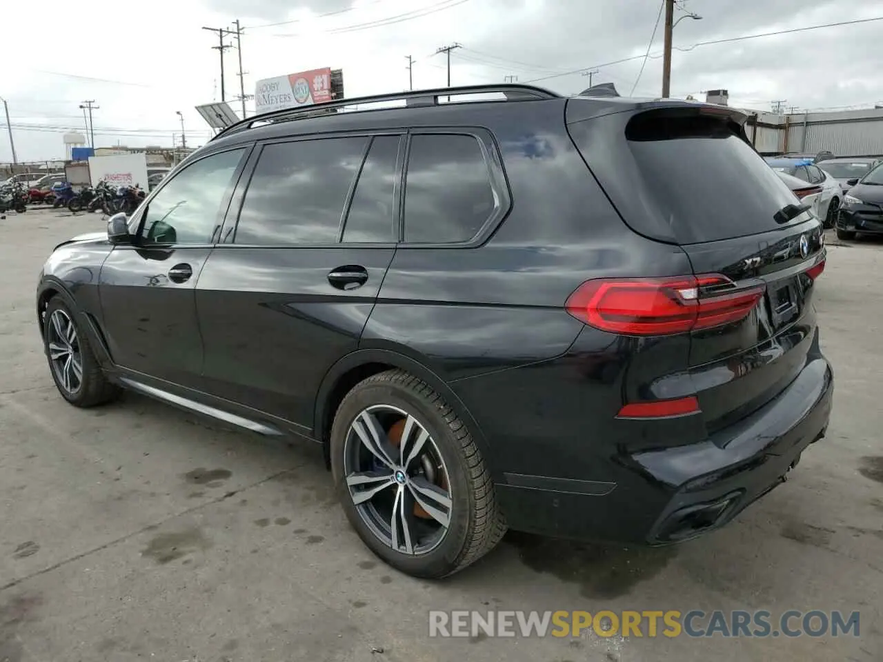 2 Photograph of a damaged car 5UXCX6C04L9B99921 BMW X7 2020