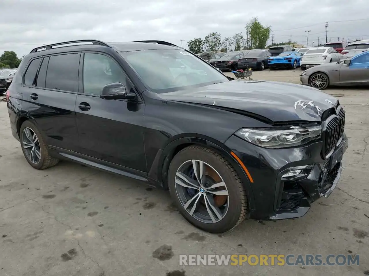 4 Photograph of a damaged car 5UXCX6C04L9B99921 BMW X7 2020