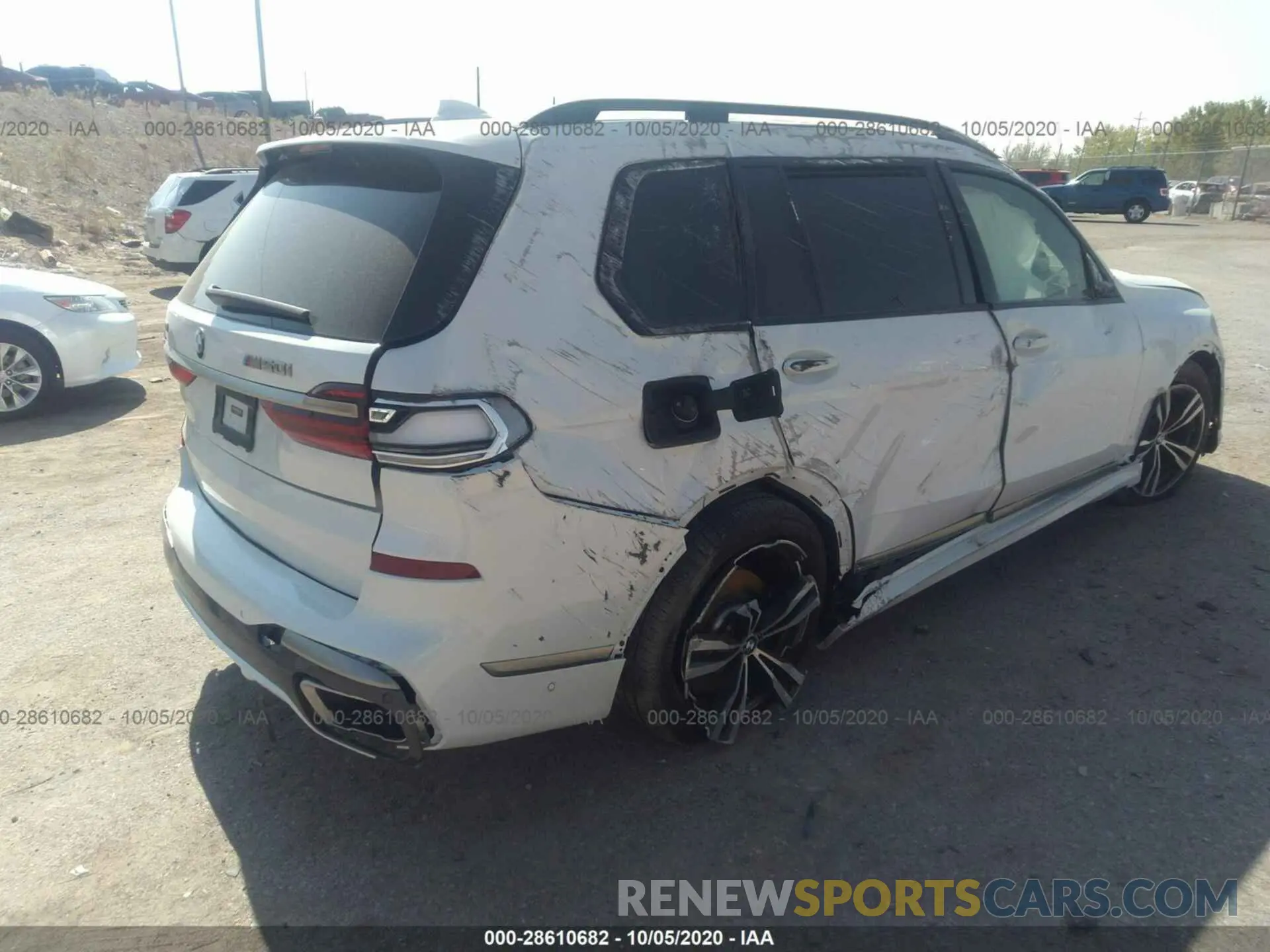 4 Photograph of a damaged car 5UXCX6C06LLE35410 BMW X7 2020