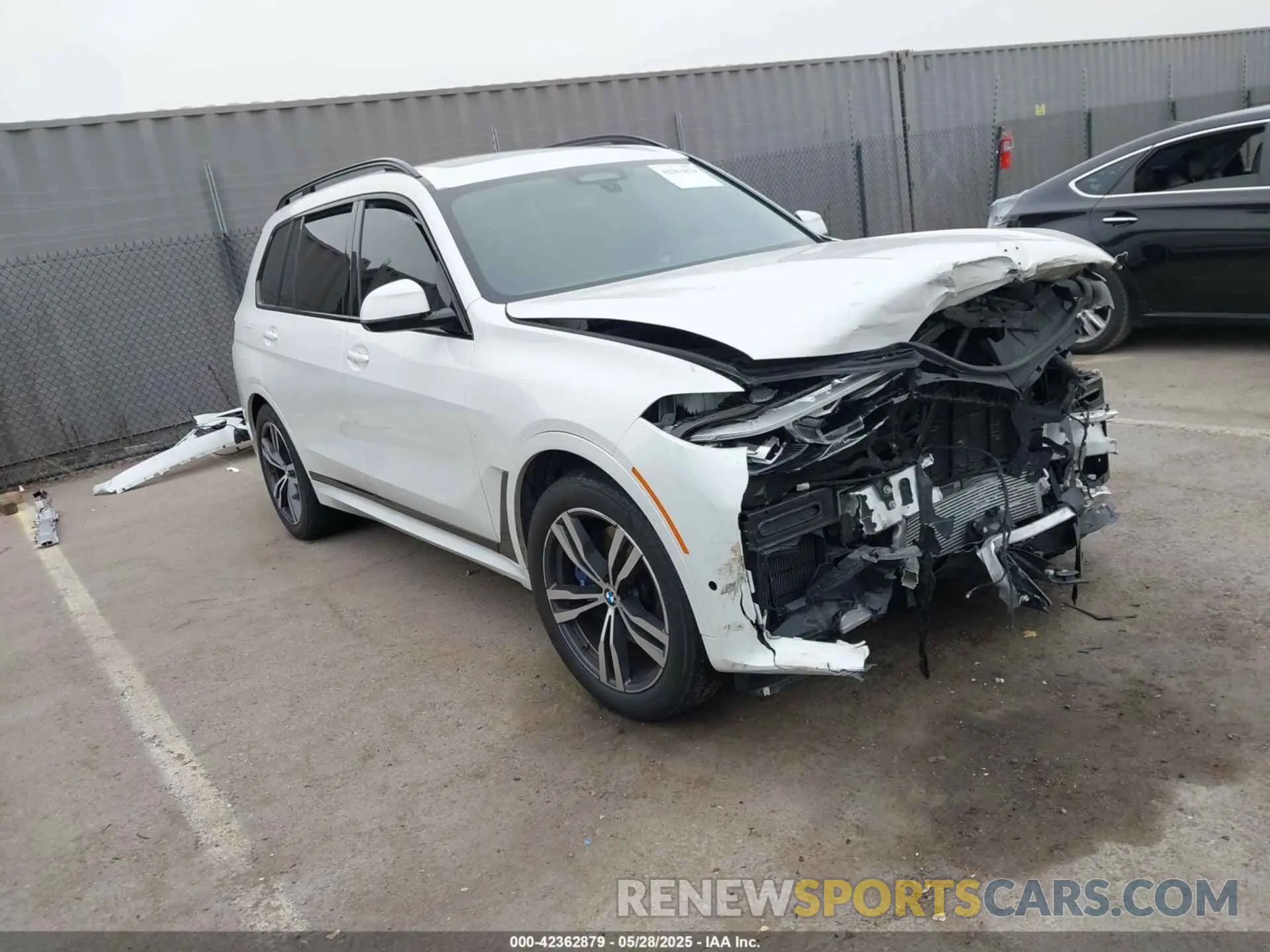 1 Photograph of a damaged car 5UXCW2C00M9E49863 BMW X7 2021