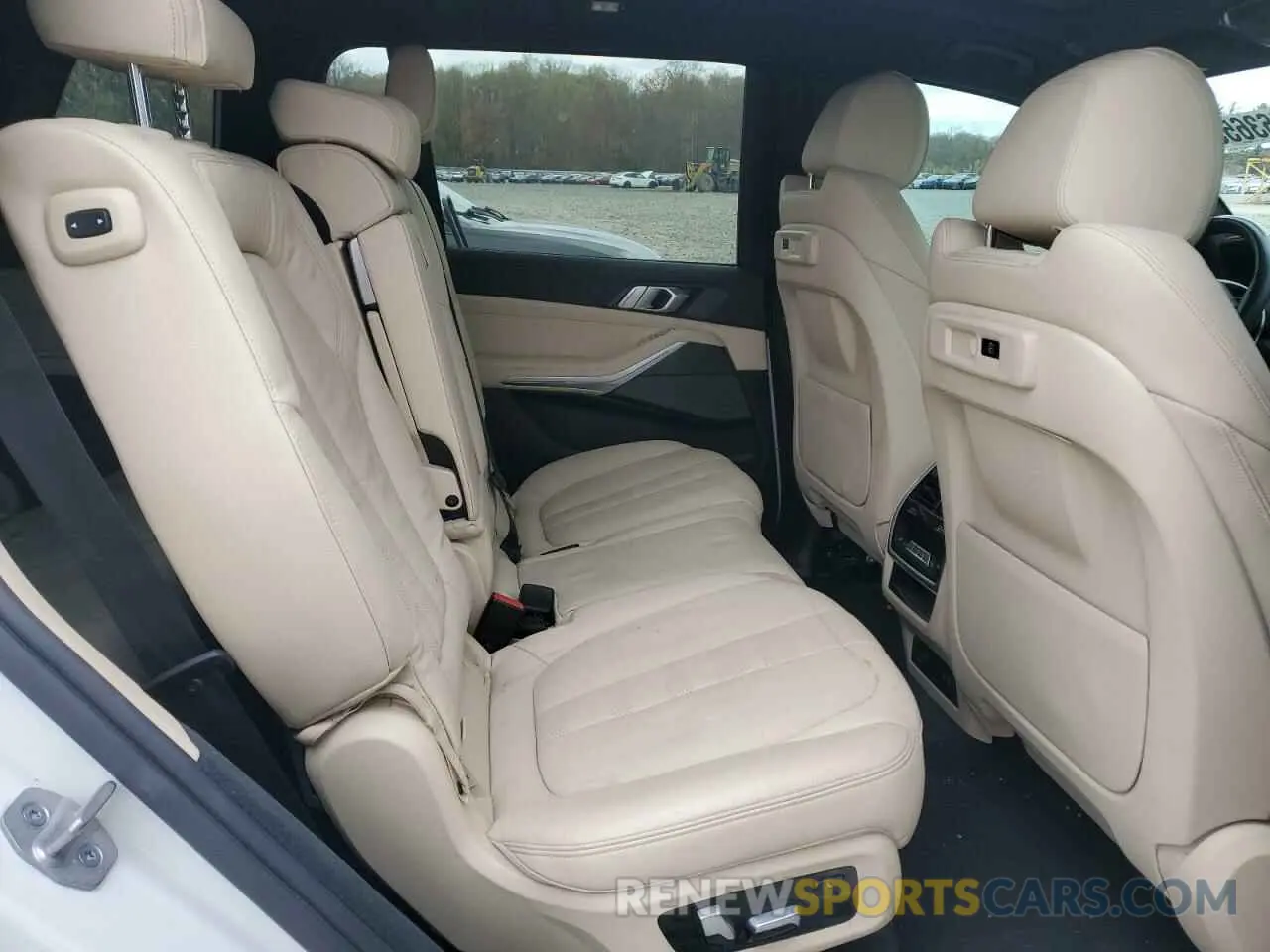 11 Photograph of a damaged car 5UXCW2C00M9F23220 BMW X7 2021