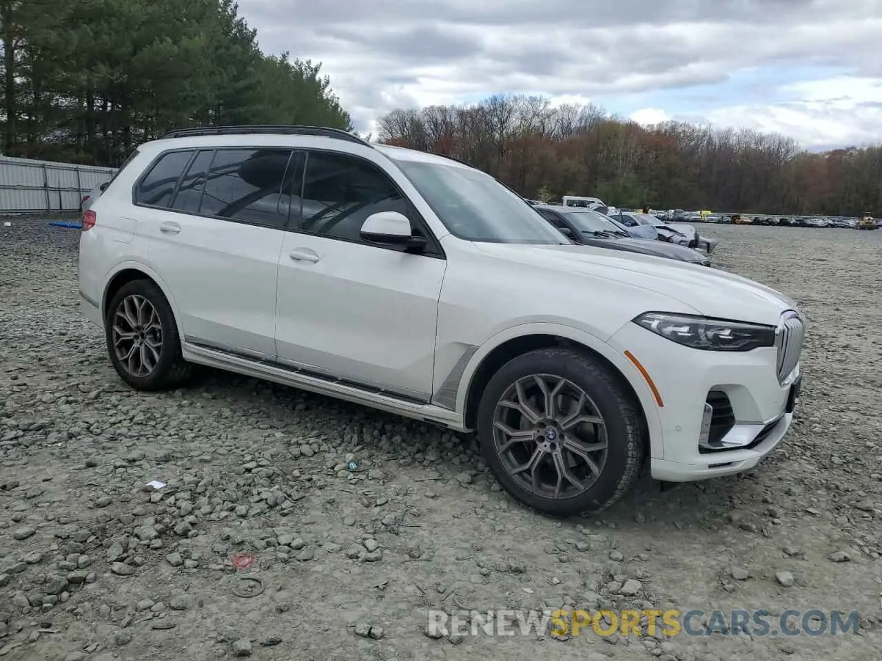 4 Photograph of a damaged car 5UXCW2C00M9F23220 BMW X7 2021