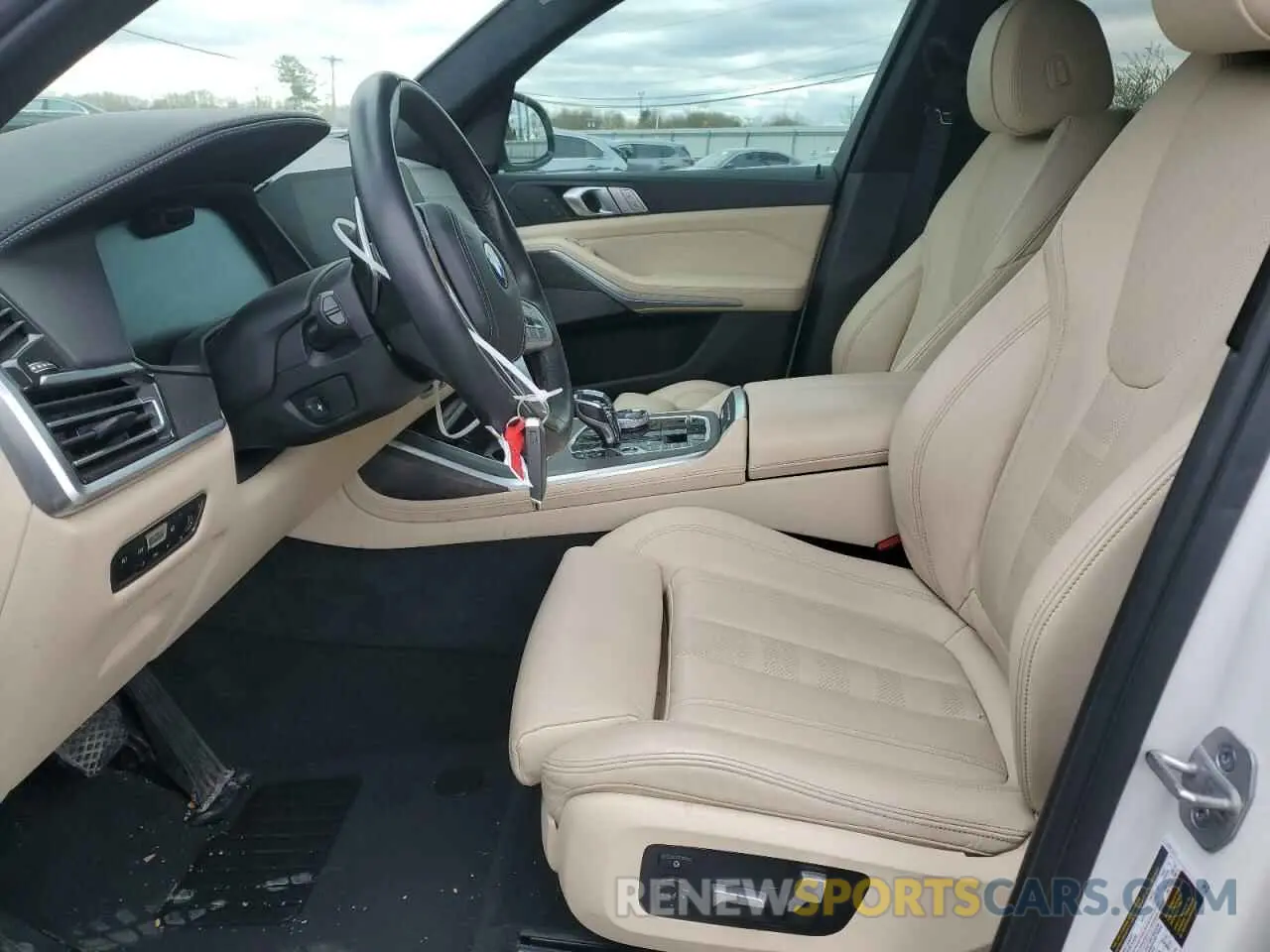 7 Photograph of a damaged car 5UXCW2C00M9F23220 BMW X7 2021