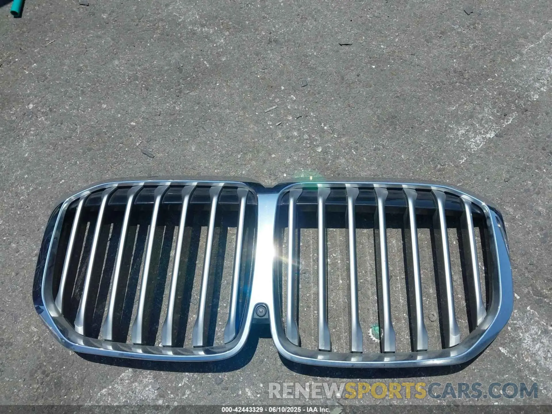 12 Photograph of a damaged car 5UXCW2C00M9H05046 BMW X7 2021
