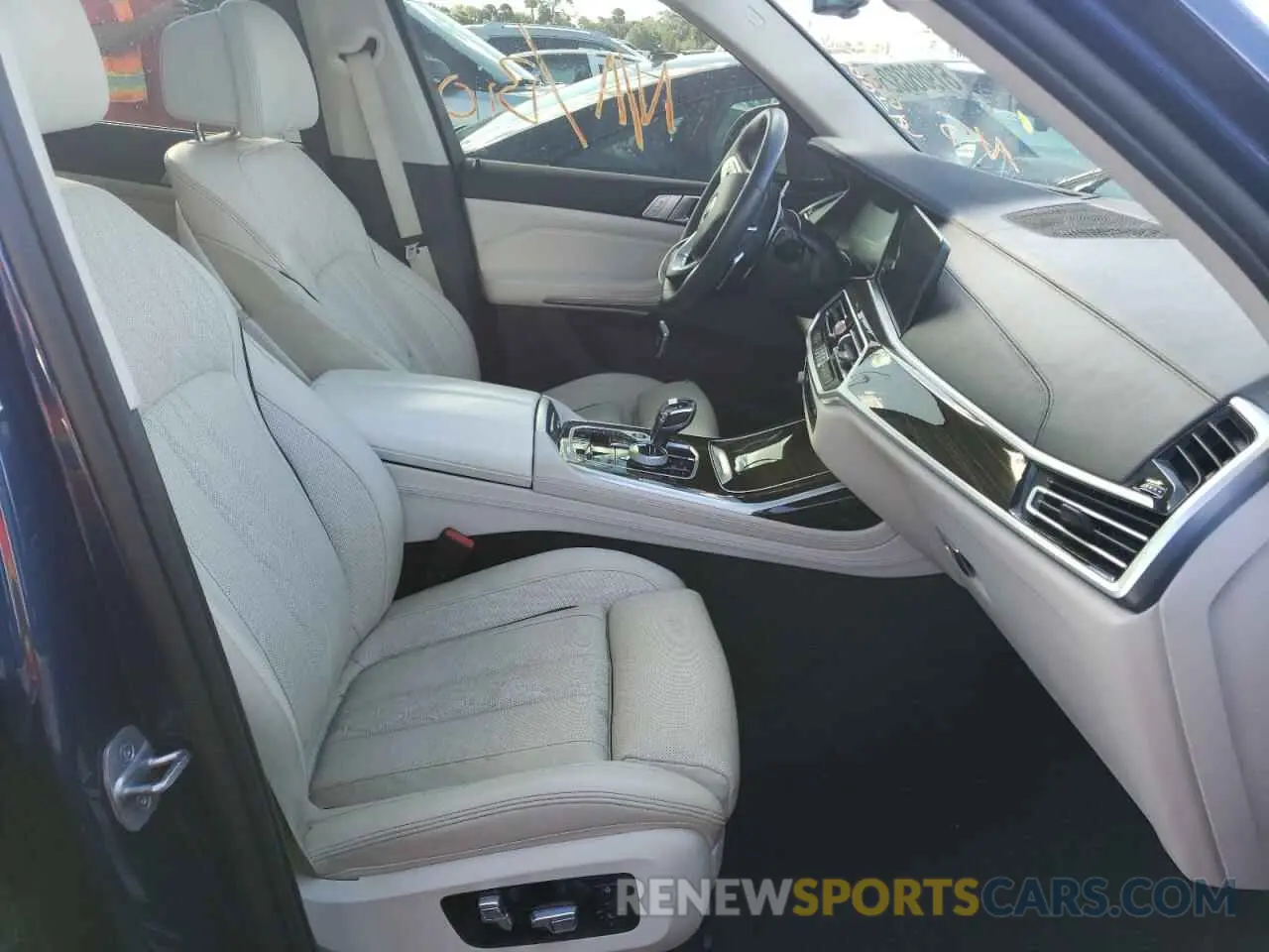 5 Photograph of a damaged car 5UXCW2C01M9D99457 BMW X7 2021