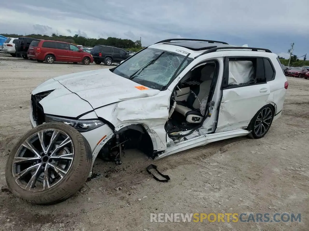 1 Photograph of a damaged car 5UXCW2C01M9E21621 BMW X7 2021