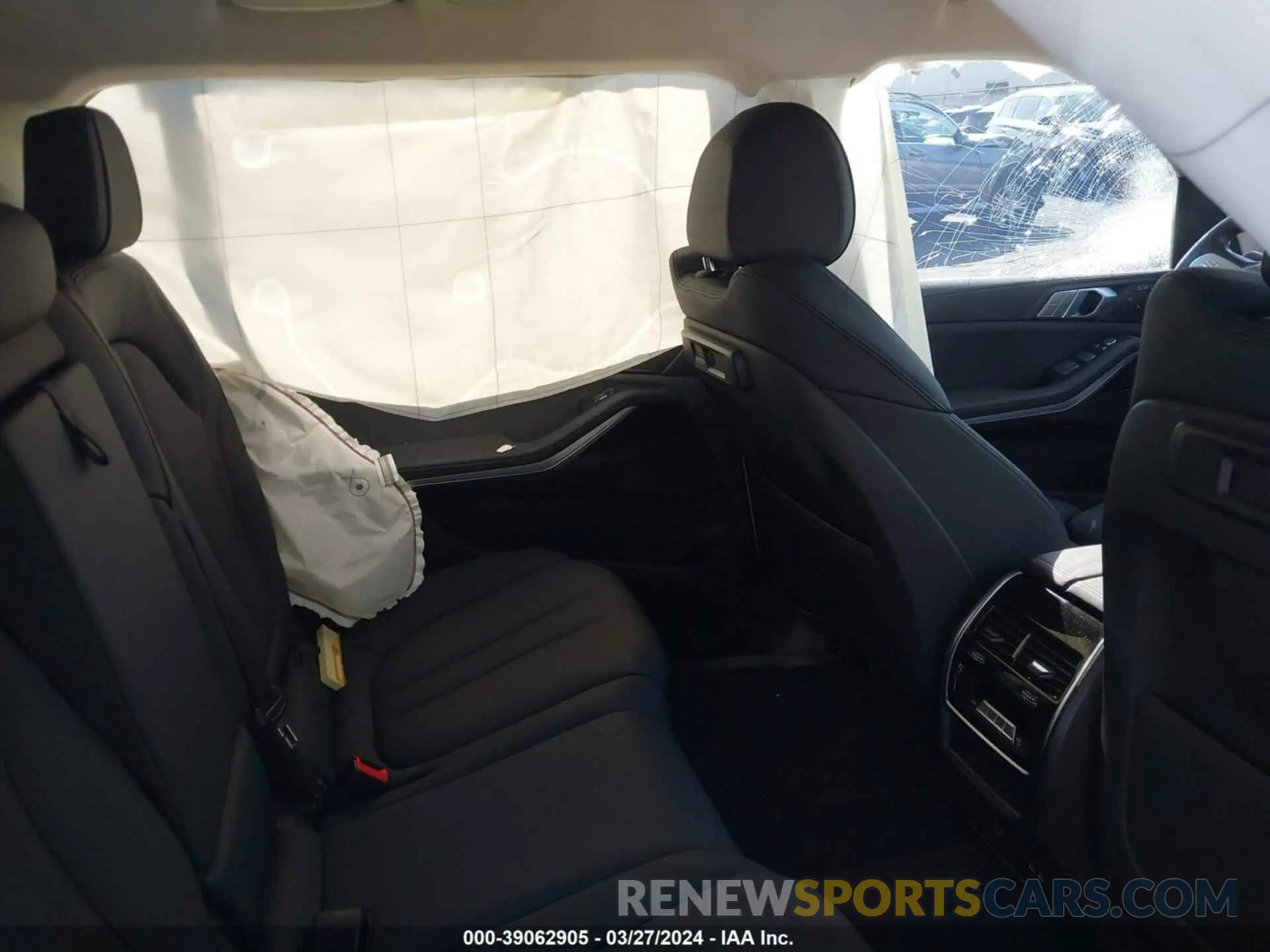 8 Фотография поврежденного автомобиля 5UXCW2C03M9G44940 BMW X7 2021