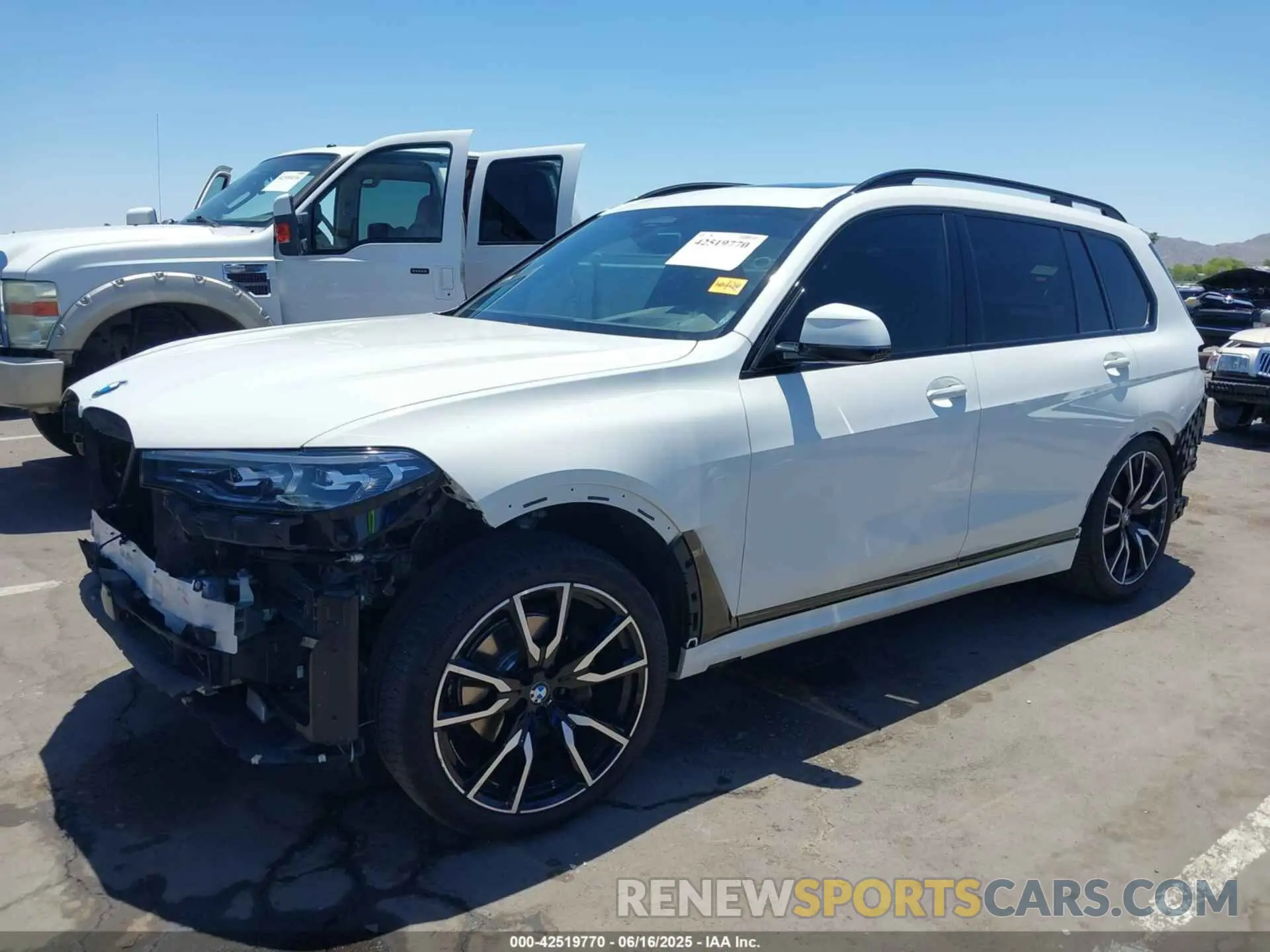 2 Photograph of a damaged car 5UXCW2C04M9E25551 BMW X7 2021