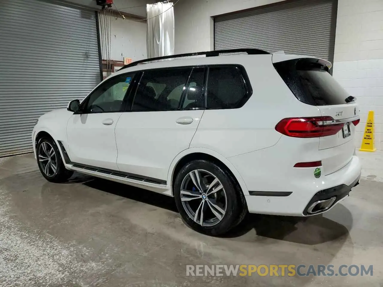 2 Photograph of a damaged car 5UXCW2C04M9E58985 BMW X7 2021