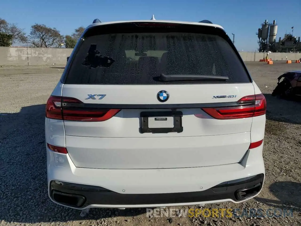 6 Photograph of a damaged car 5UXCW2C04M9G15348 BMW X7 2021