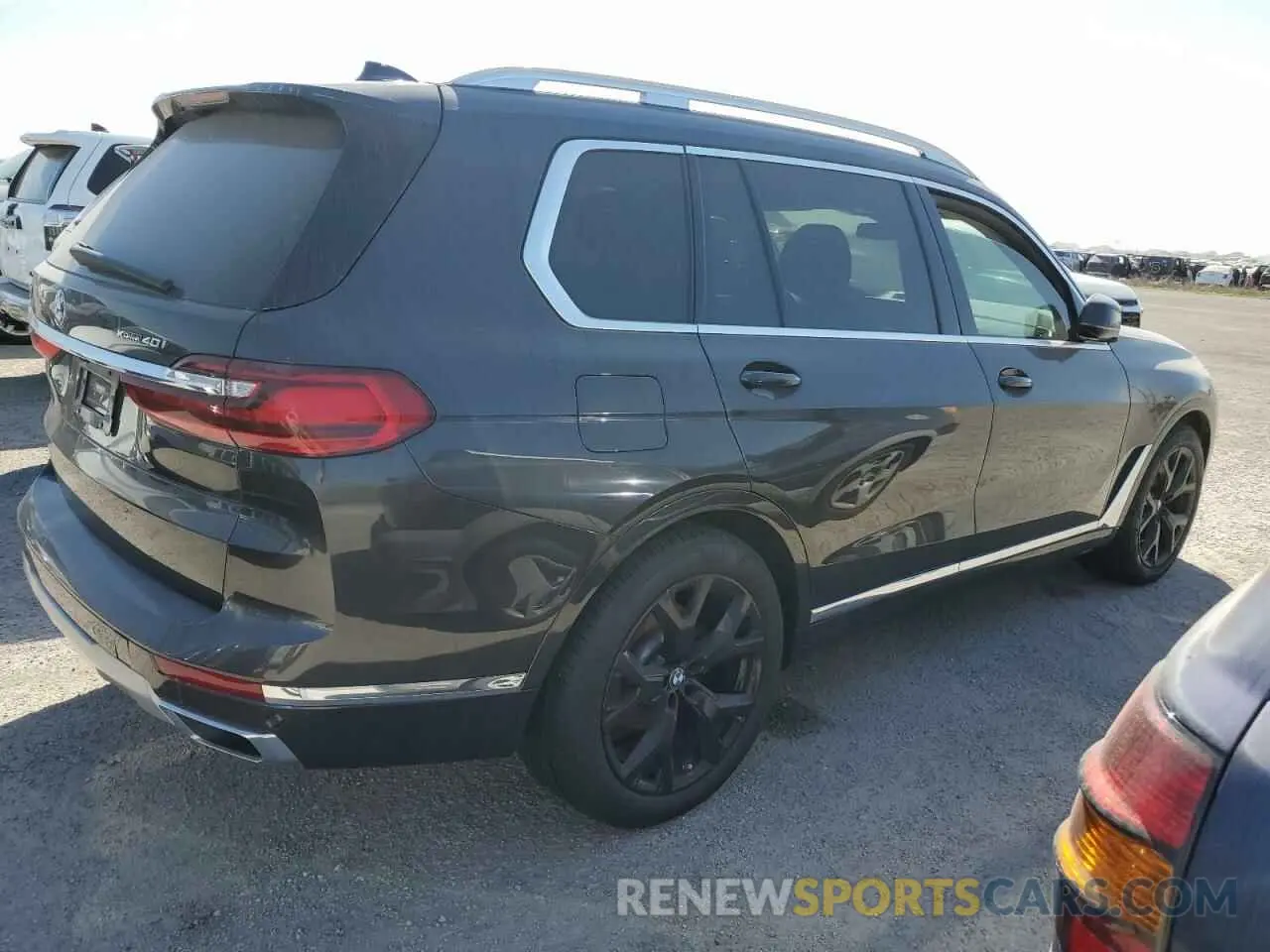 3 Photograph of a damaged car 5UXCW2C05M9E23744 BMW X7 2021